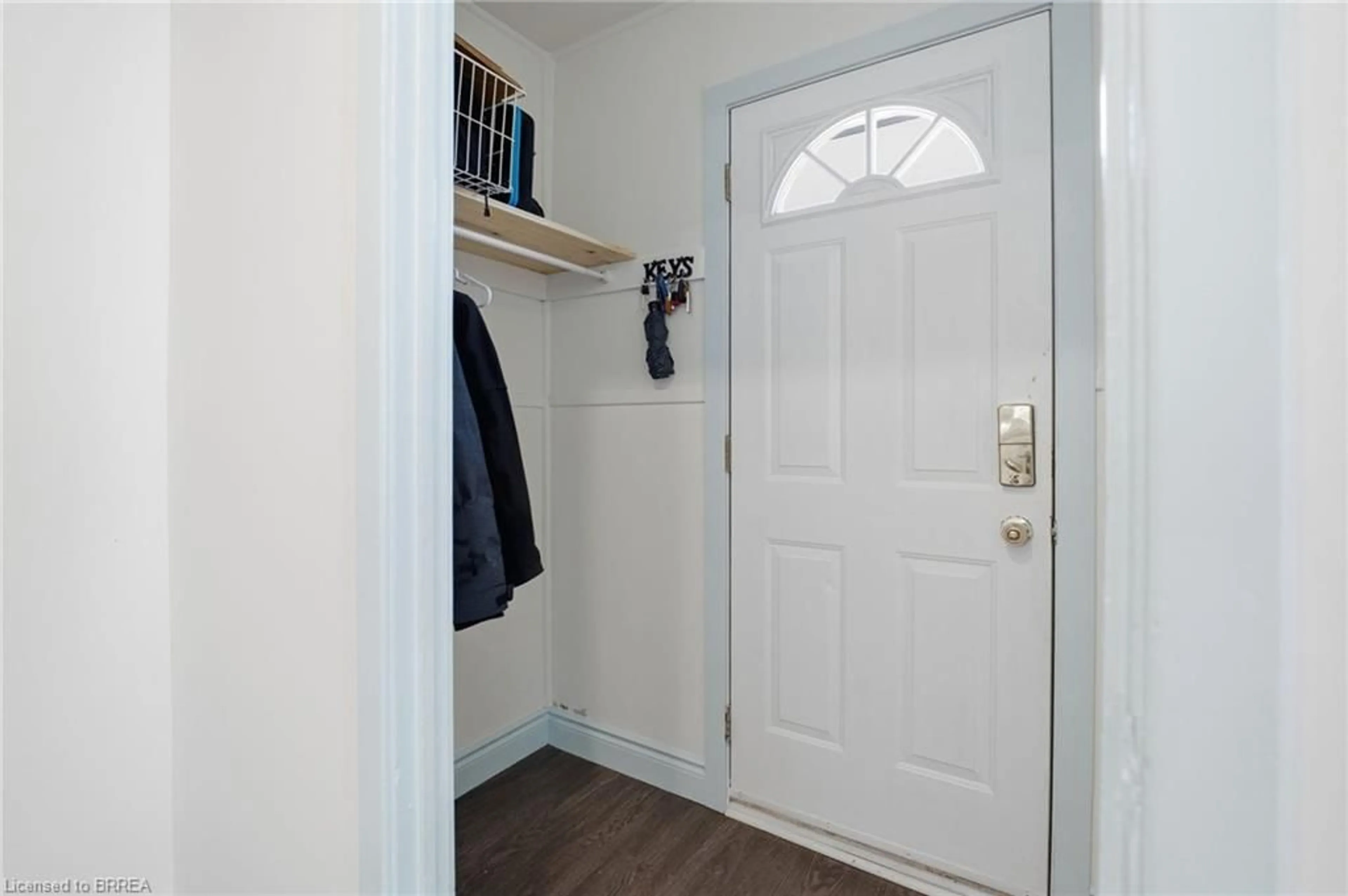 Indoor entryway for 48 Seventh Ave, Brantford Ontario N3S 1B4