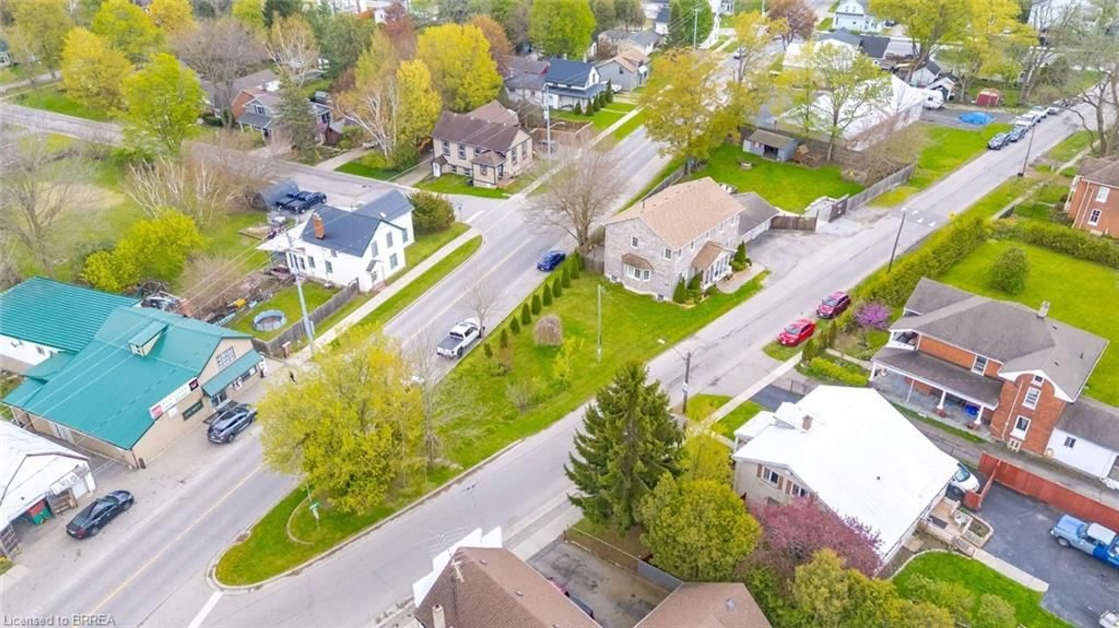 A pic from outside/outdoor area/front of a property/back of a property/a pic from drone, street for 28 Talbot St, Scotland Ontario N0E 1R0