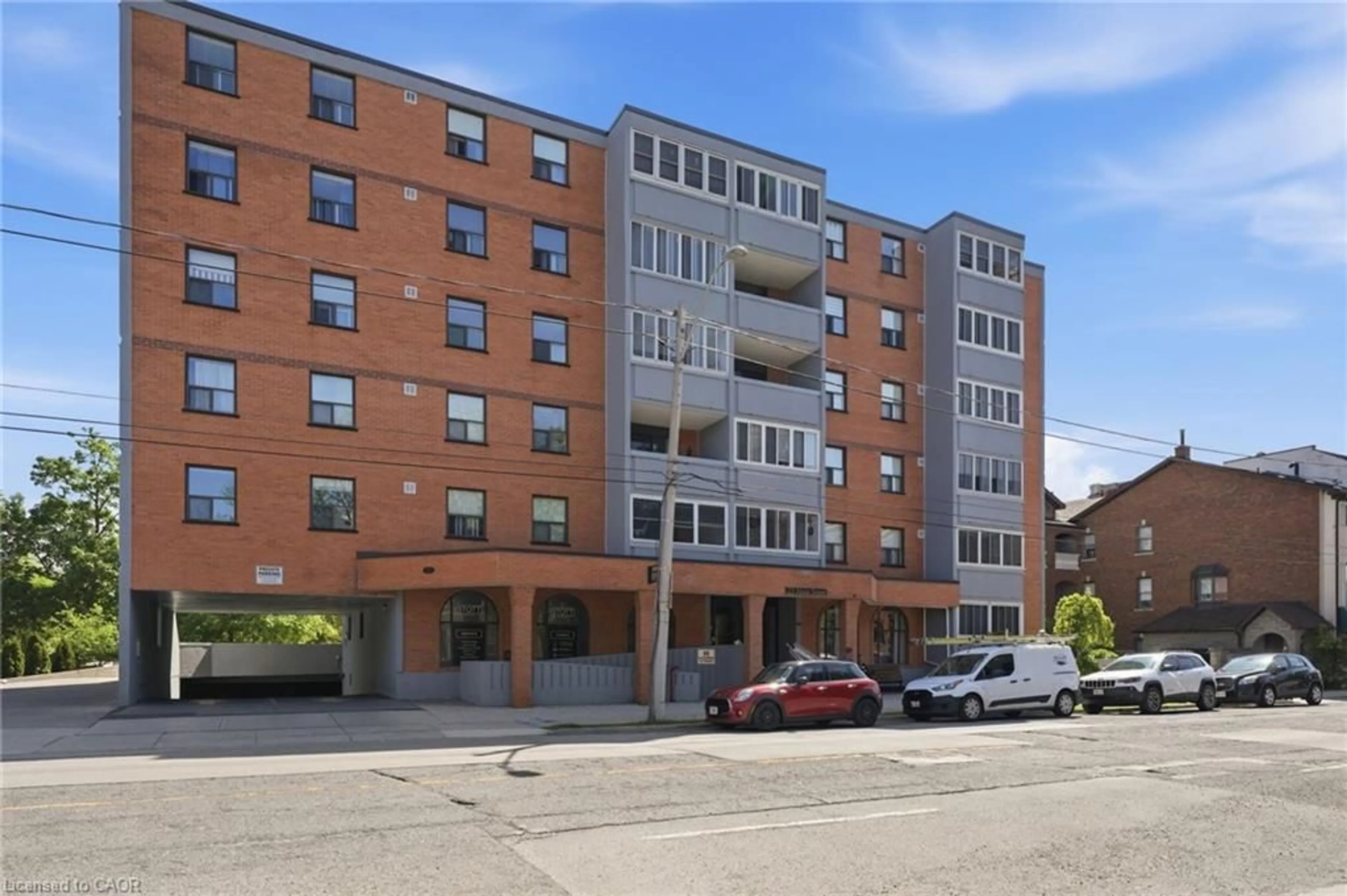 Patio, building for 23 Main St #504, Dundas Ontario L9H 2P7
