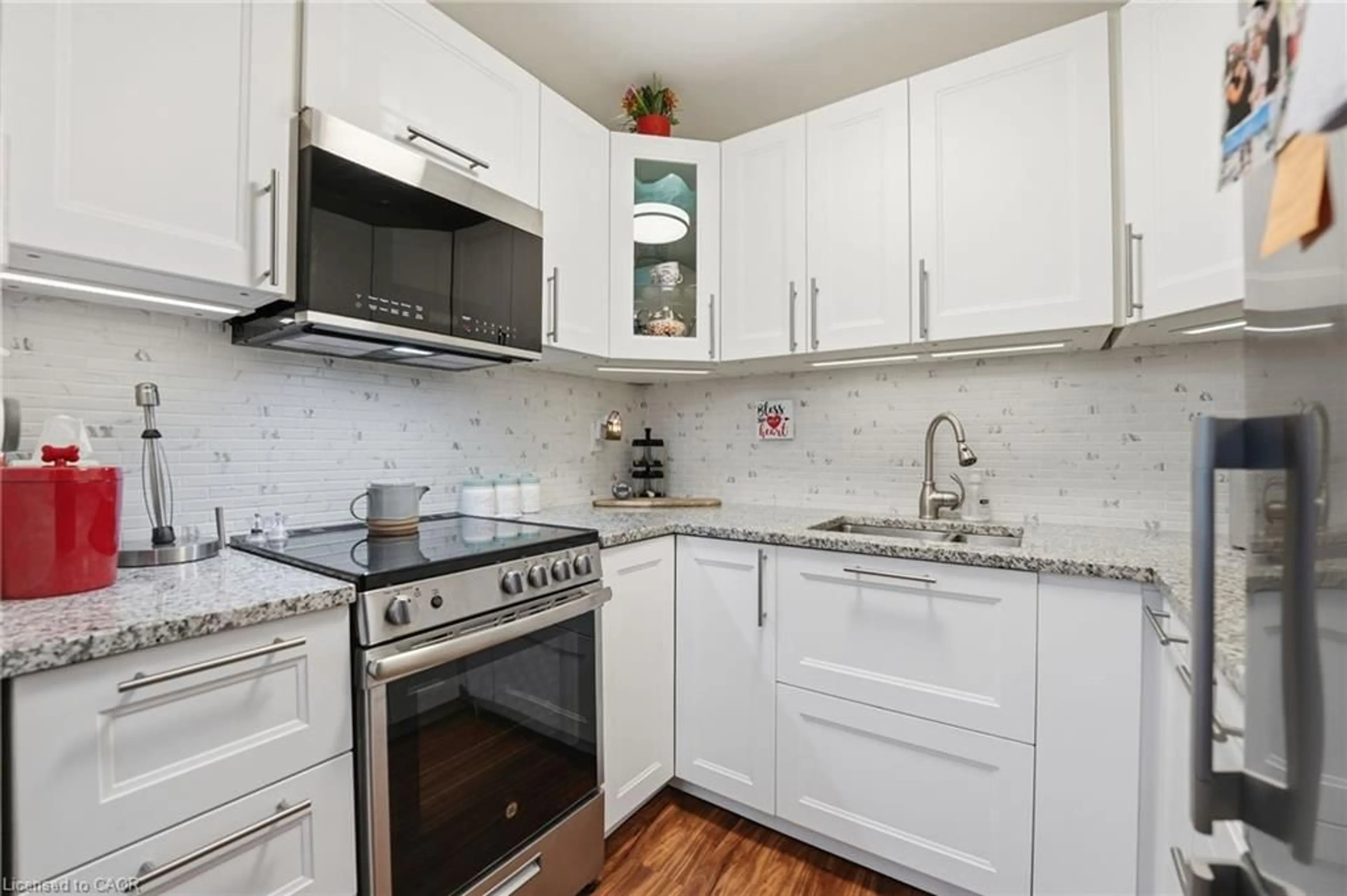 Standard kitchen, unknown for 23 Main St #504, Dundas Ontario L9H 2P7