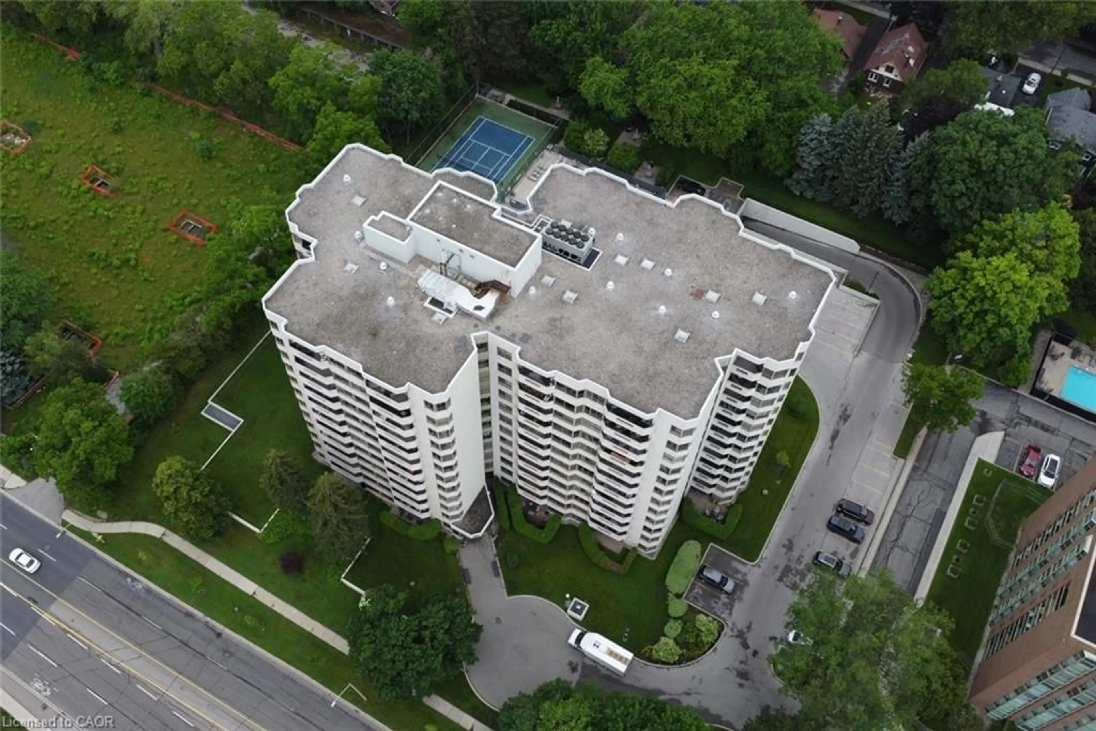 A pic from outside/outdoor area/front of a property/back of a property/a pic from drone, building for 1201 North Shore Blvd #405, Burlington Ontario L7S 1Z5