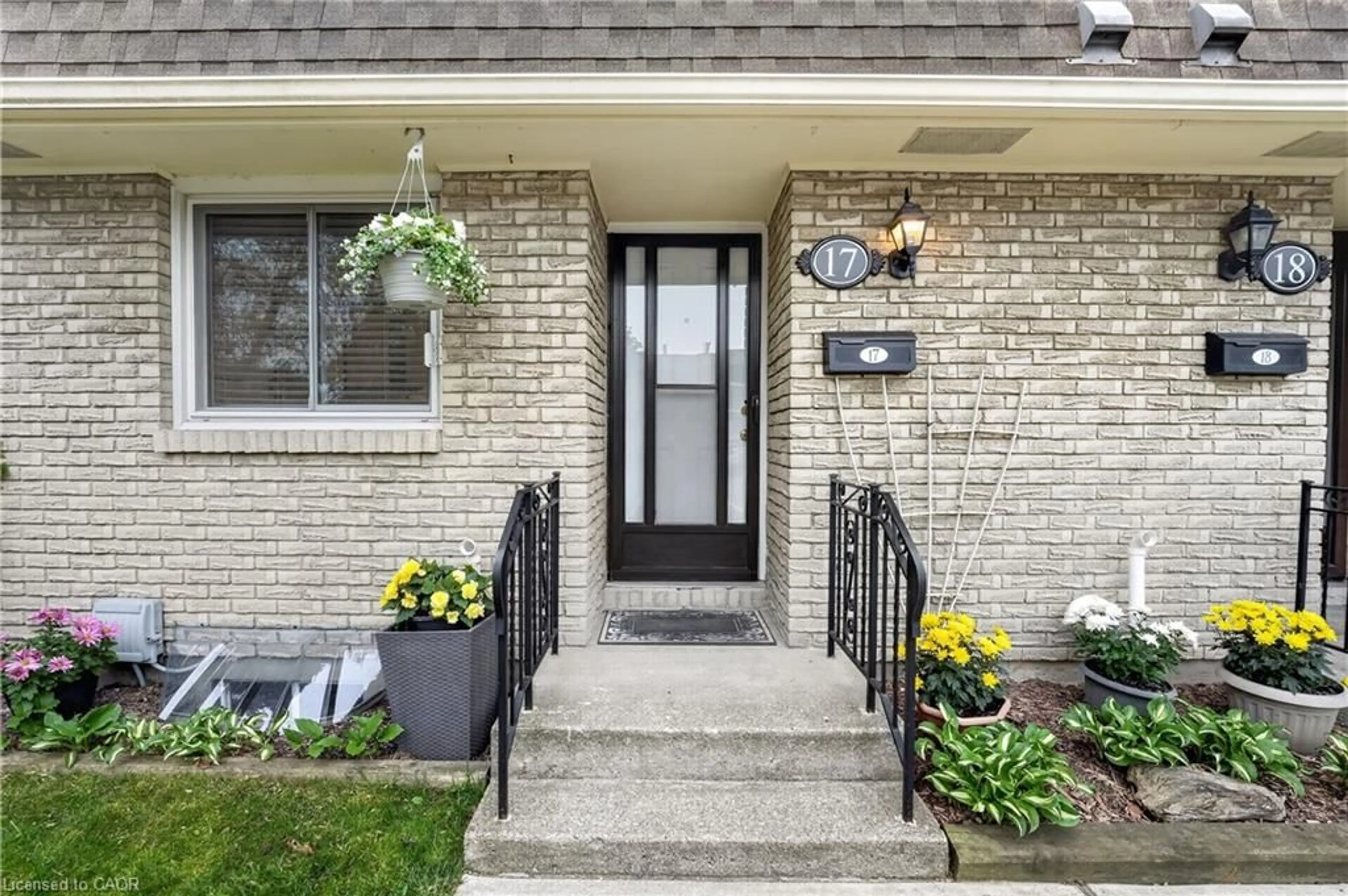 Indoor entryway for 50 Lakeshore Rd #17, St. Catharines Ontario L2N 6P8