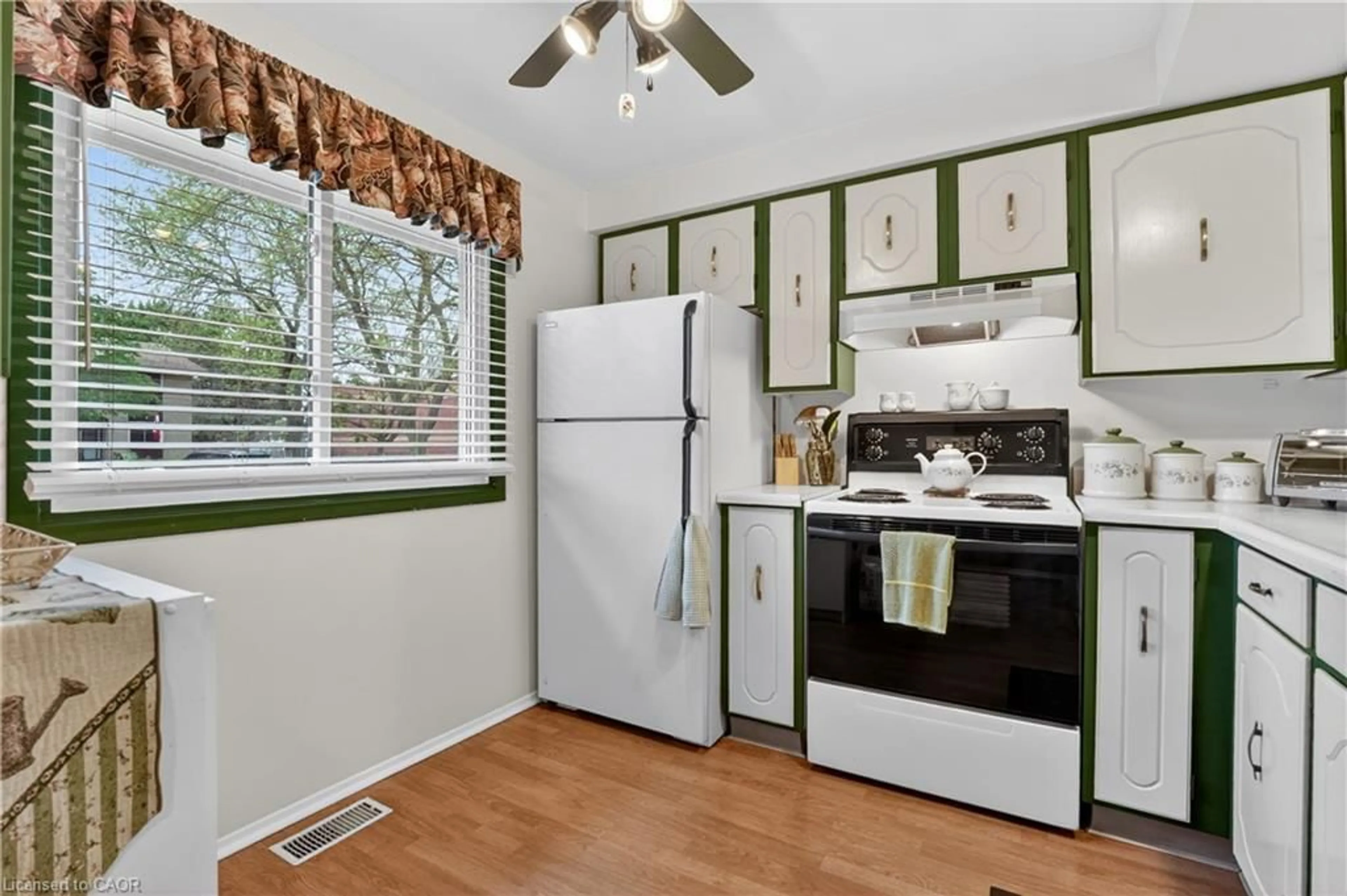 Standard kitchen, unknown for 50 Lakeshore Rd #17, St. Catharines Ontario L2N 6P8