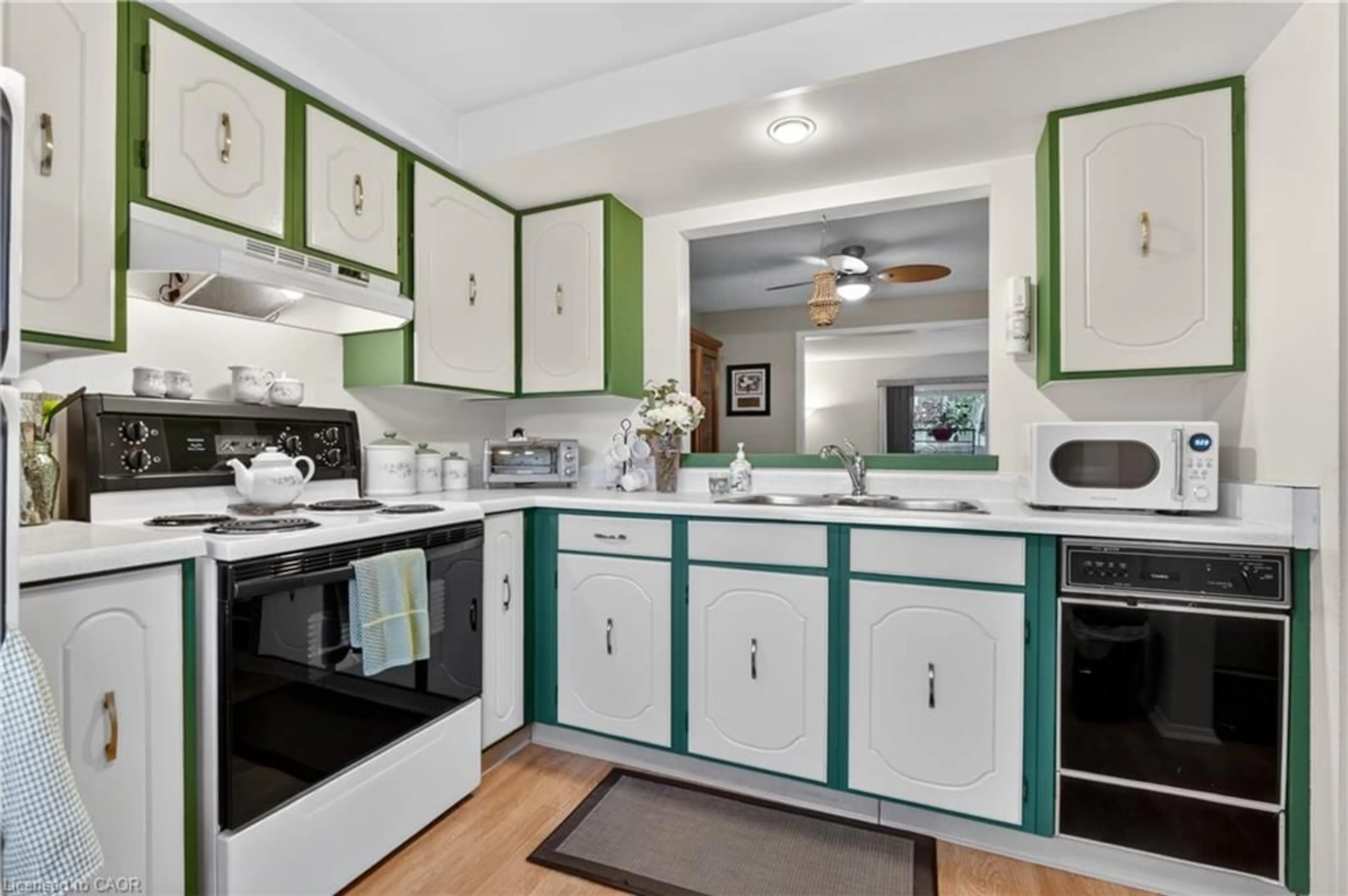 Standard kitchen, unknown for 50 Lakeshore Rd #17, St. Catharines Ontario L2N 6P8