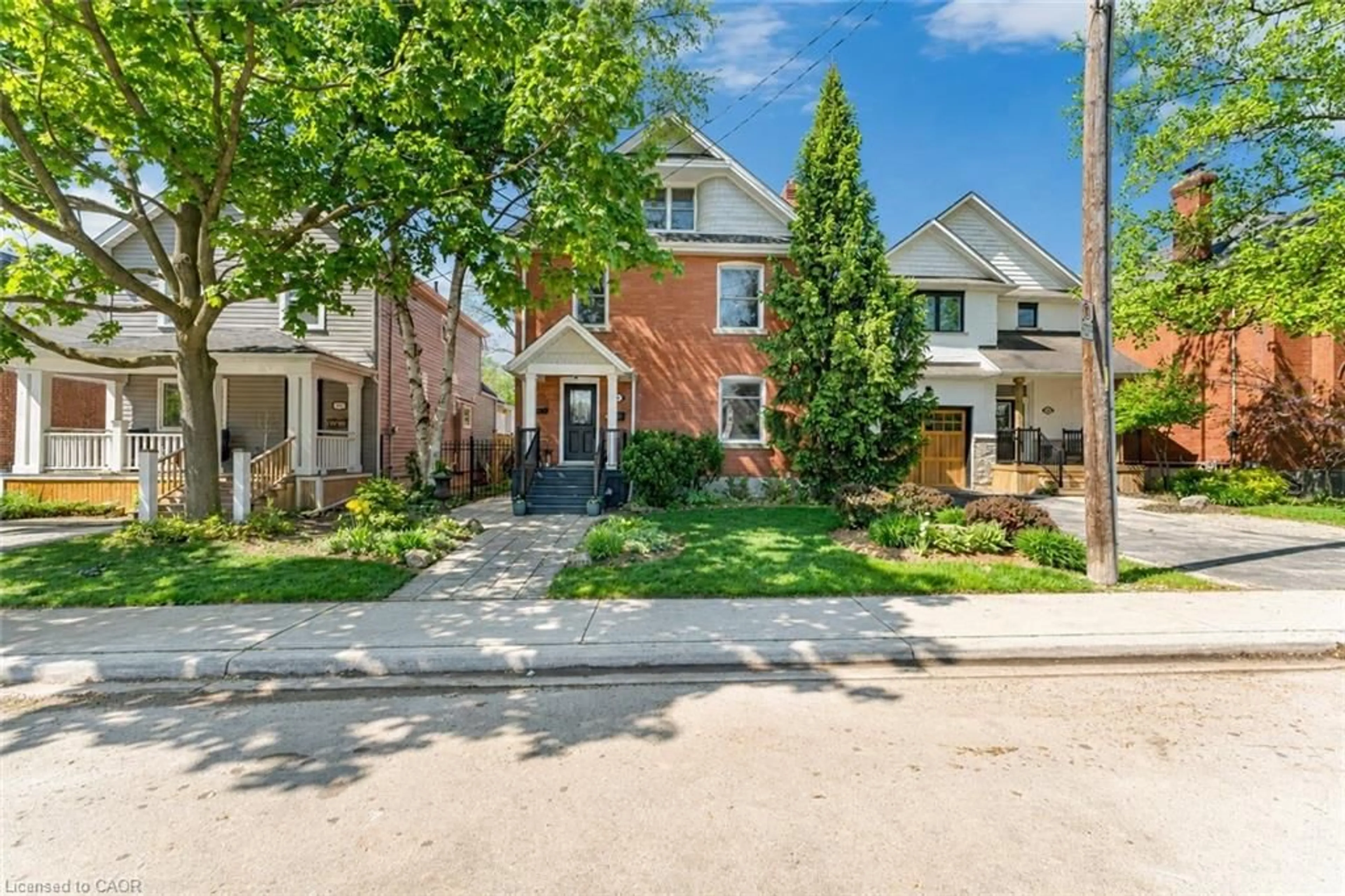Home with brick exterior material, street for 546 Hurd Ave, Burlington Ontario L7S 1T1