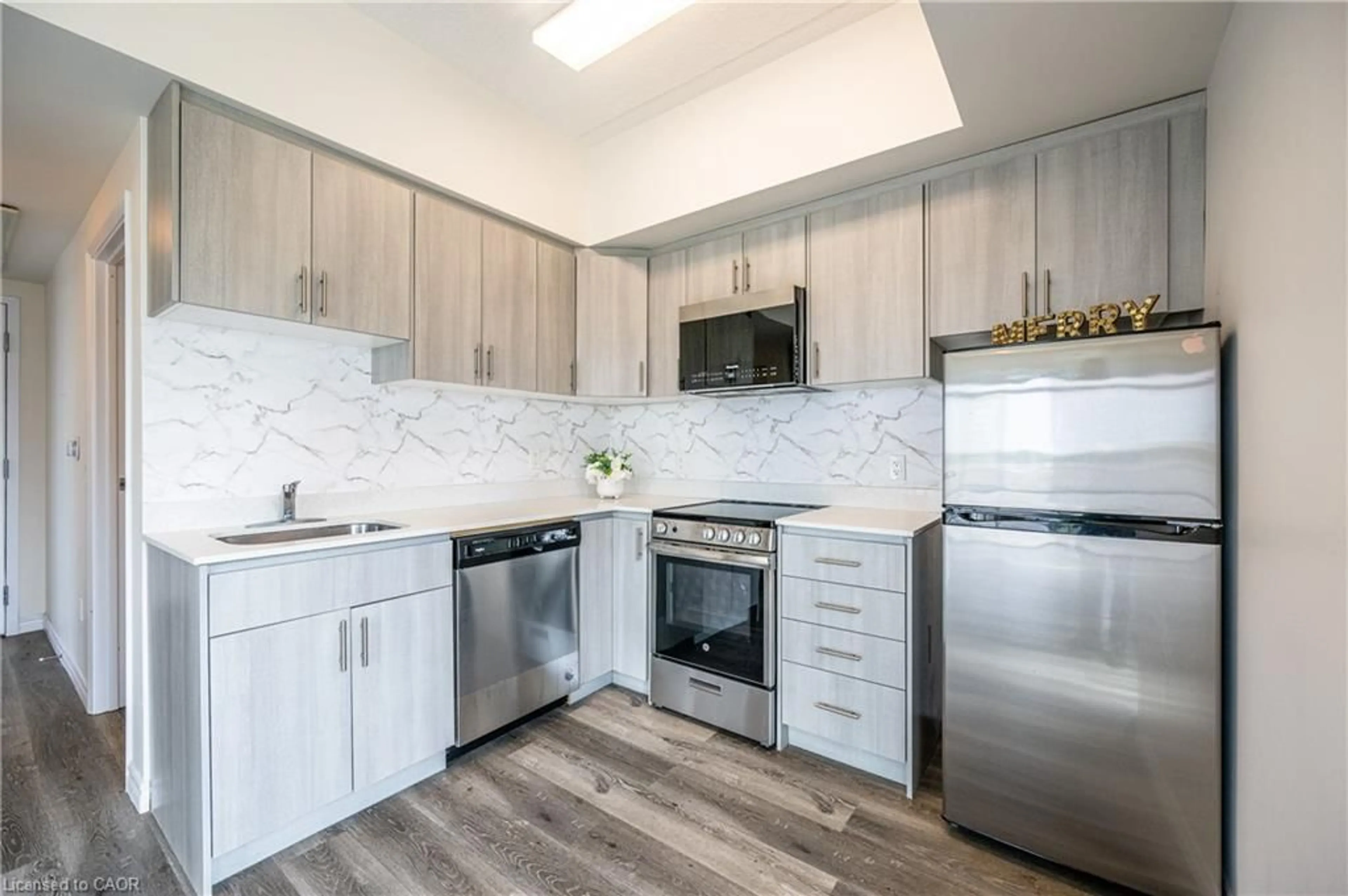 Standard kitchen, unknown for 246 Lester St #902, Waterloo Ontario N2L 0H1