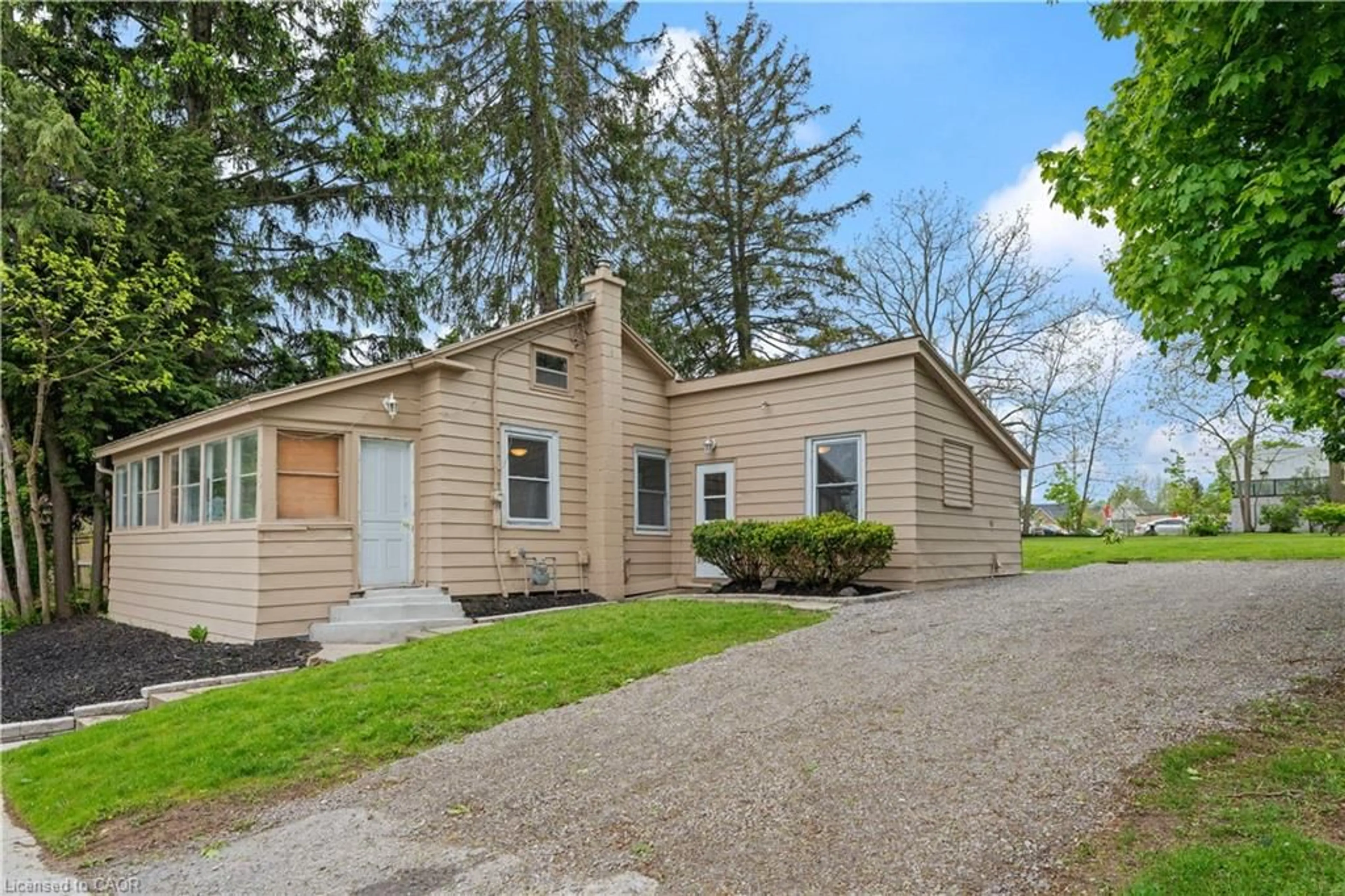 Home with vinyl exterior material, street for 209 St Andrew St, Port Dover Ontario N0A 1N0