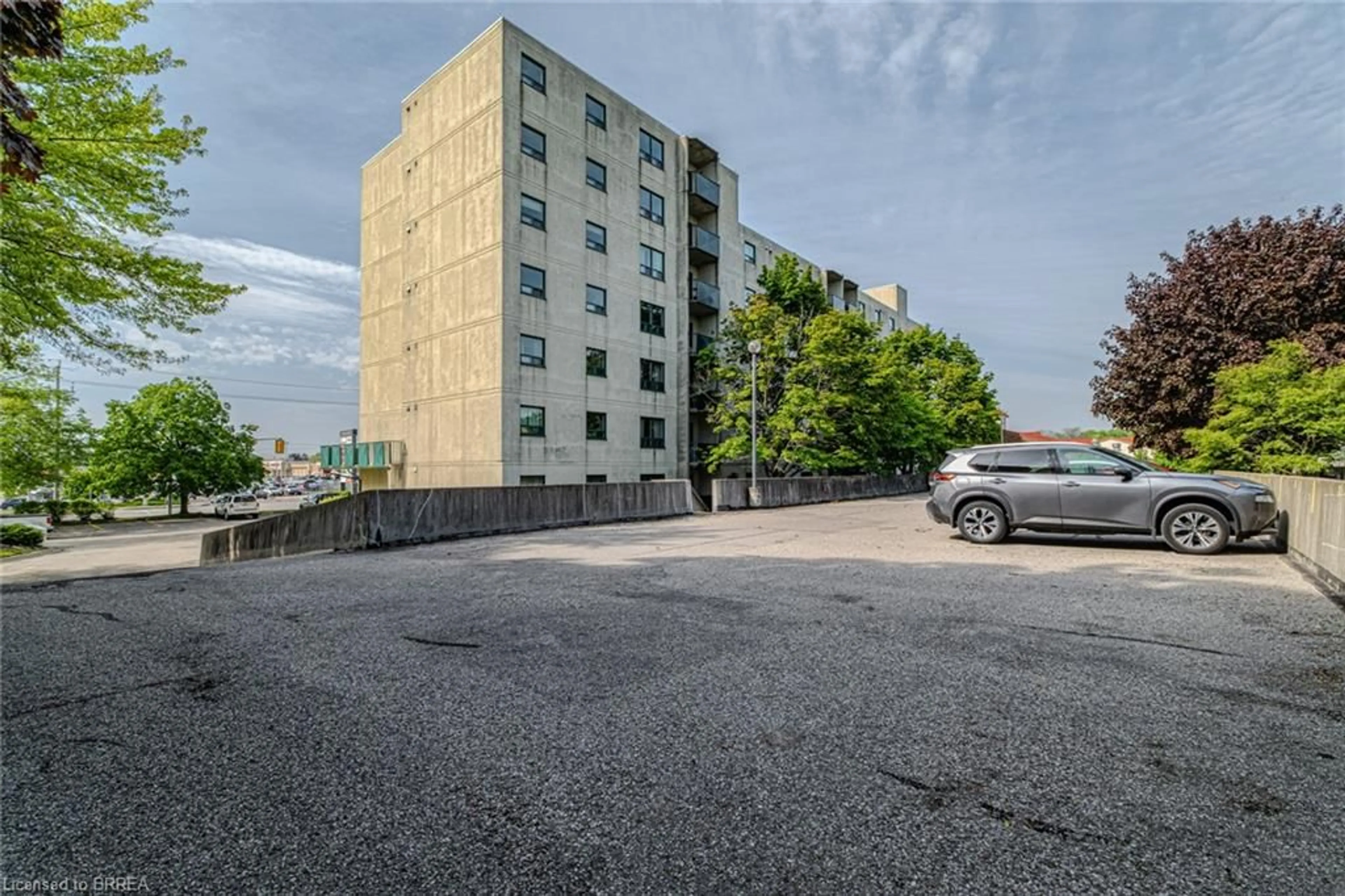 Unknown for 421 Fairview Dr #301, Brantford Ontario N3R 7M3