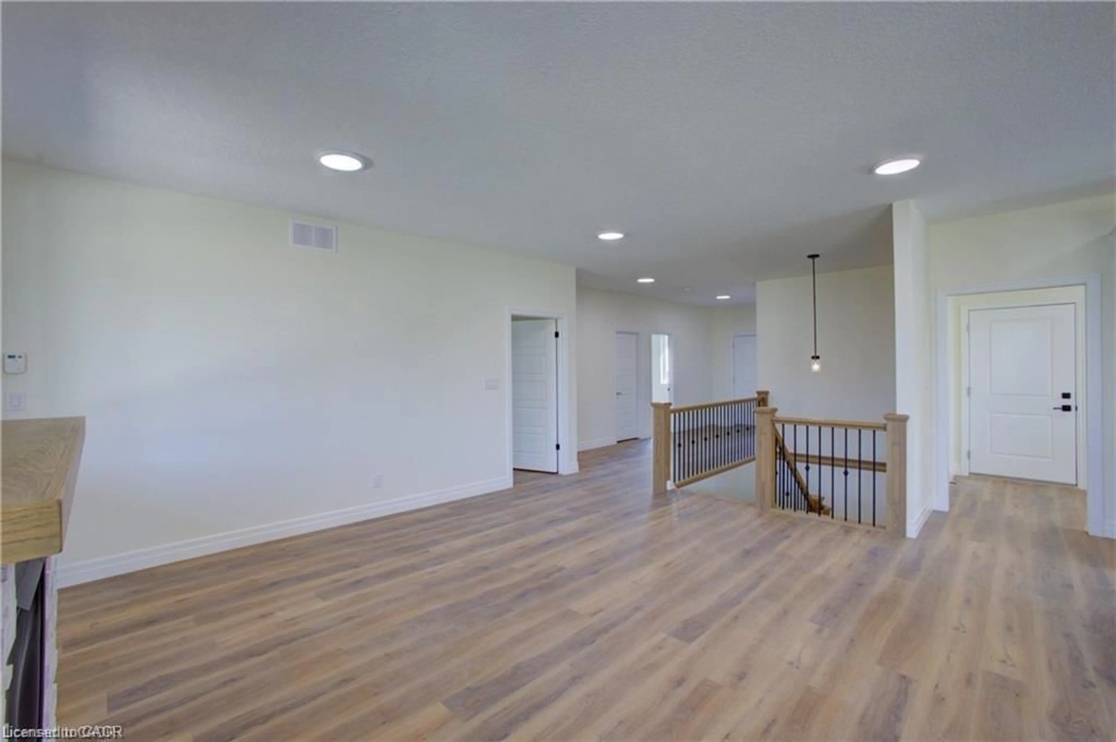 Indoor foyer for 128 Pugh St, Milverton Ontario N0K 1M0