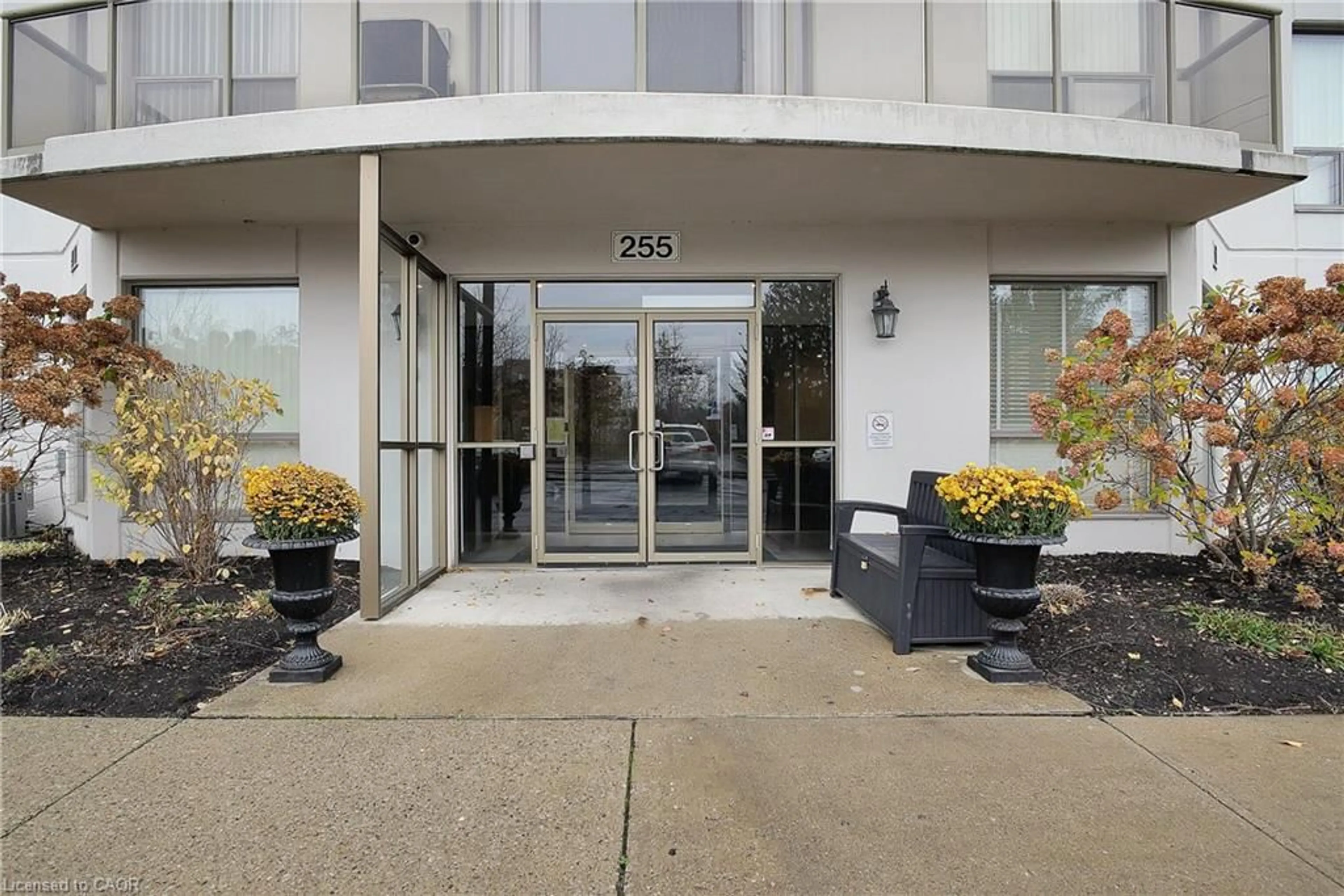 Indoor foyer for 255 Keats Way #303, Waterloo Ontario N2L 6N6