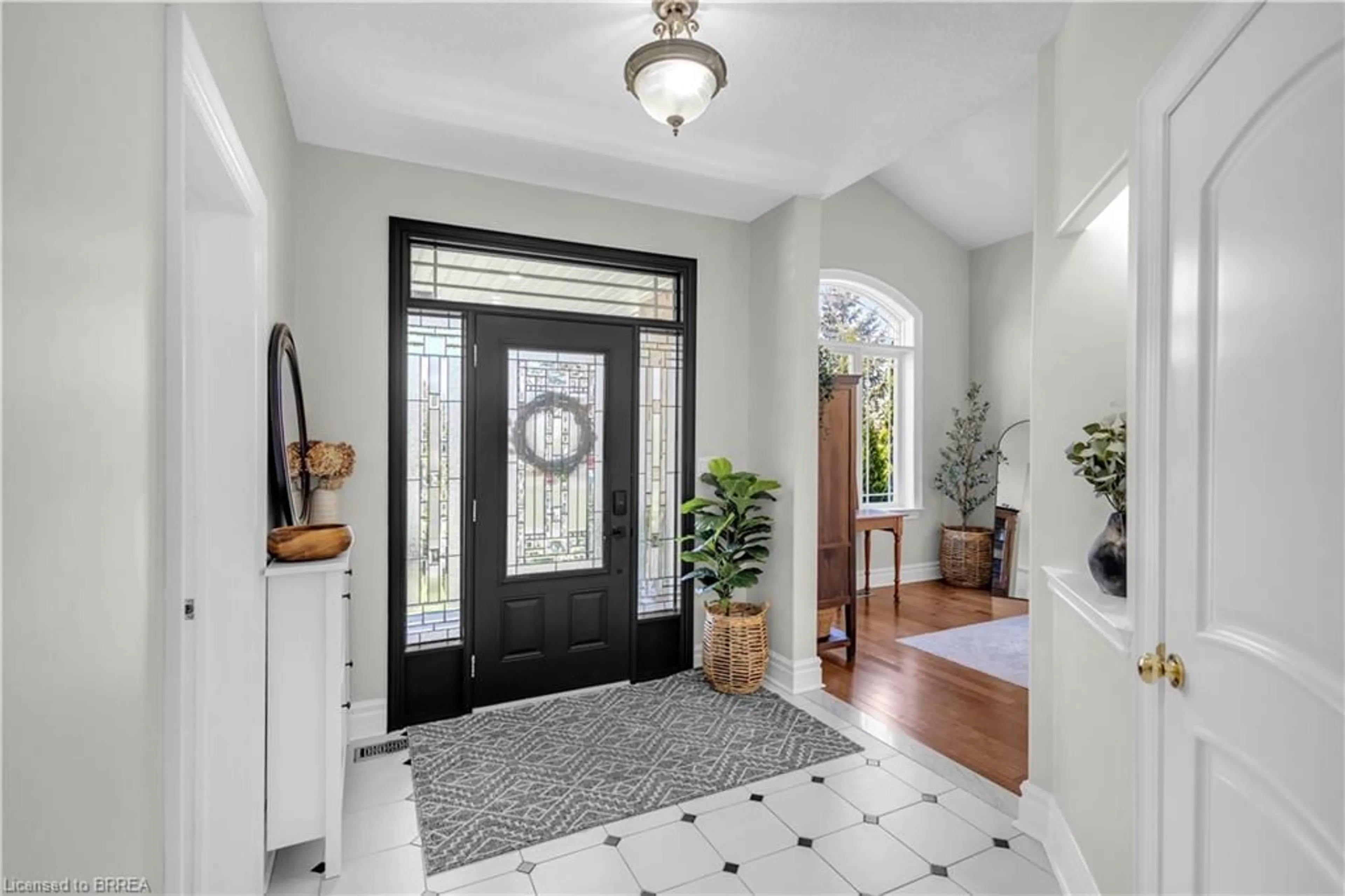 Indoor entryway for 30 Farrow Rd, Brantford Ontario N3T 5L7