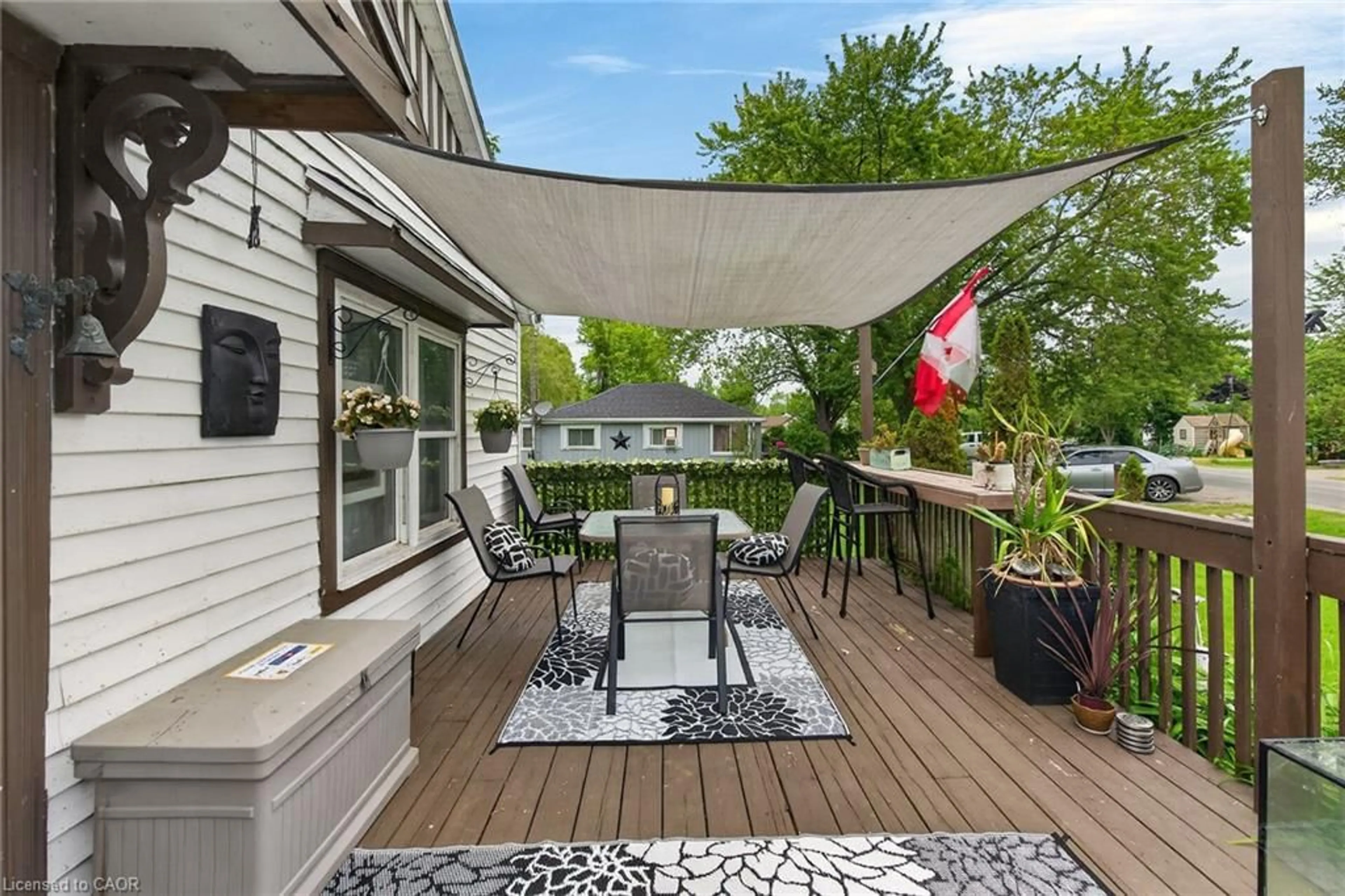 Patio, street for 911 Lakeshore Rd, Selkirk Ontario N0A 1P0