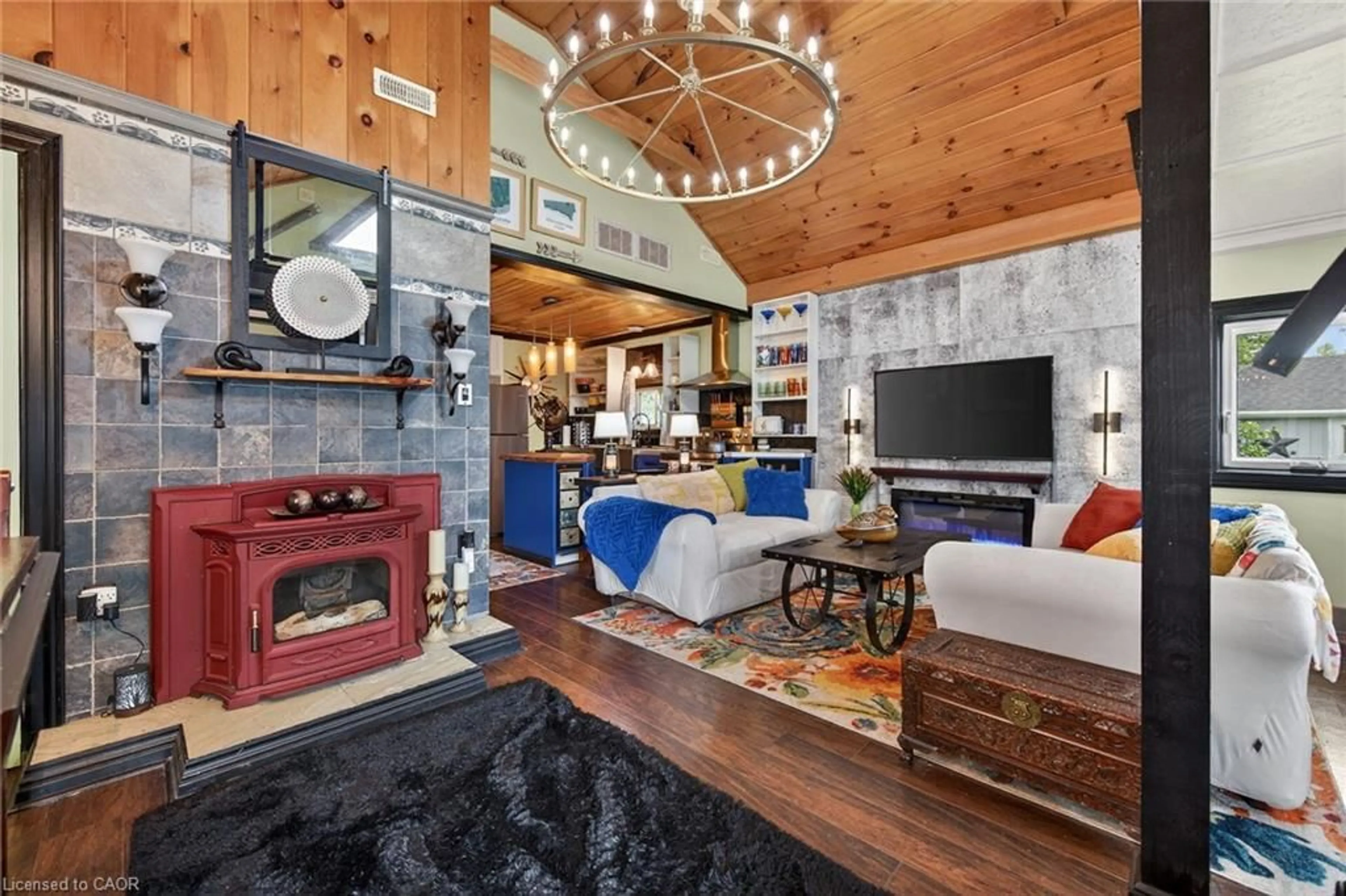 Living room with furniture, unknown for 911 Lakeshore Rd, Selkirk Ontario N0A 1P0