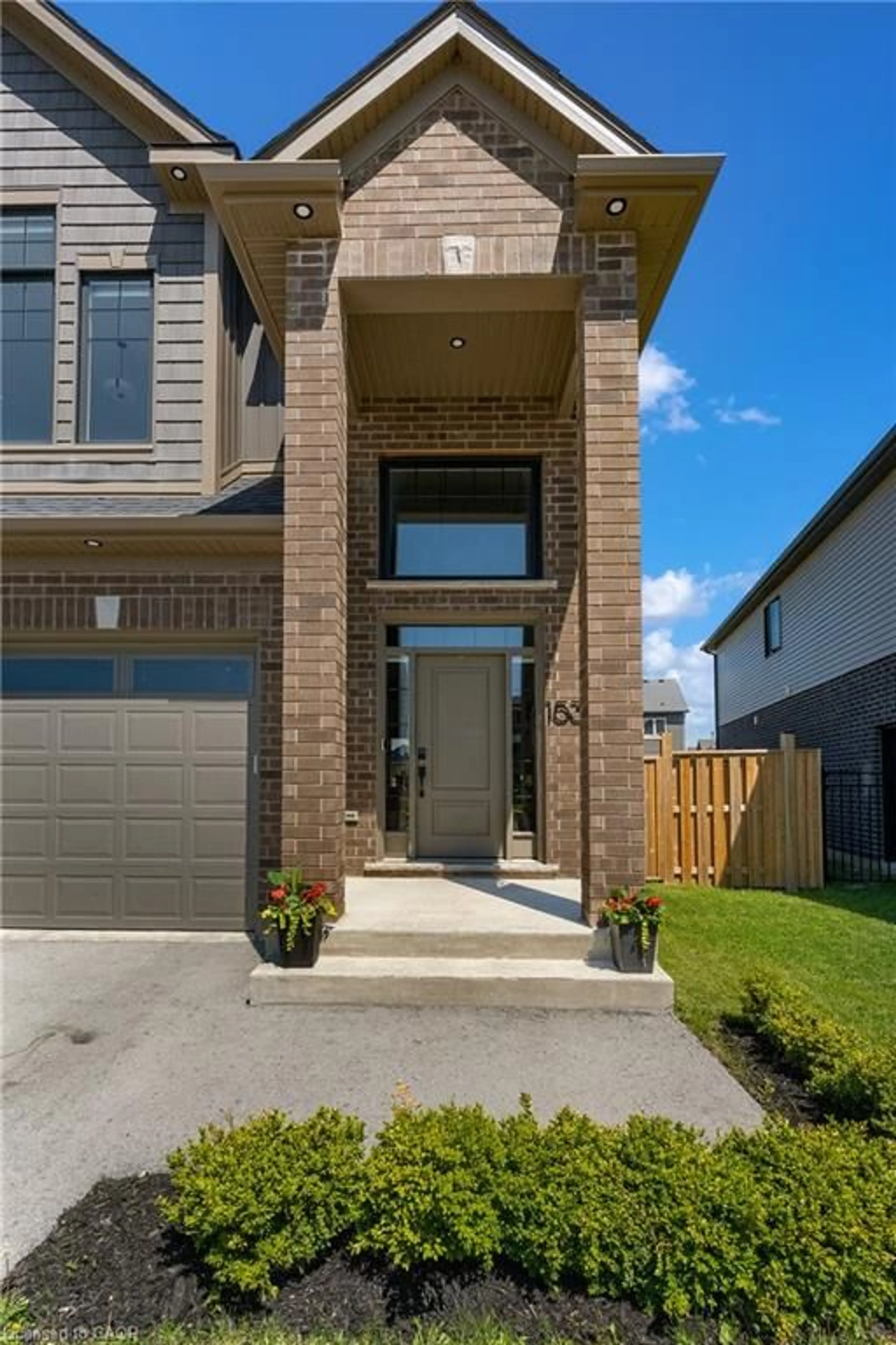 Home with brick exterior material, street for 153 Susan Dr, Fonthill Ontario L3E 0B2