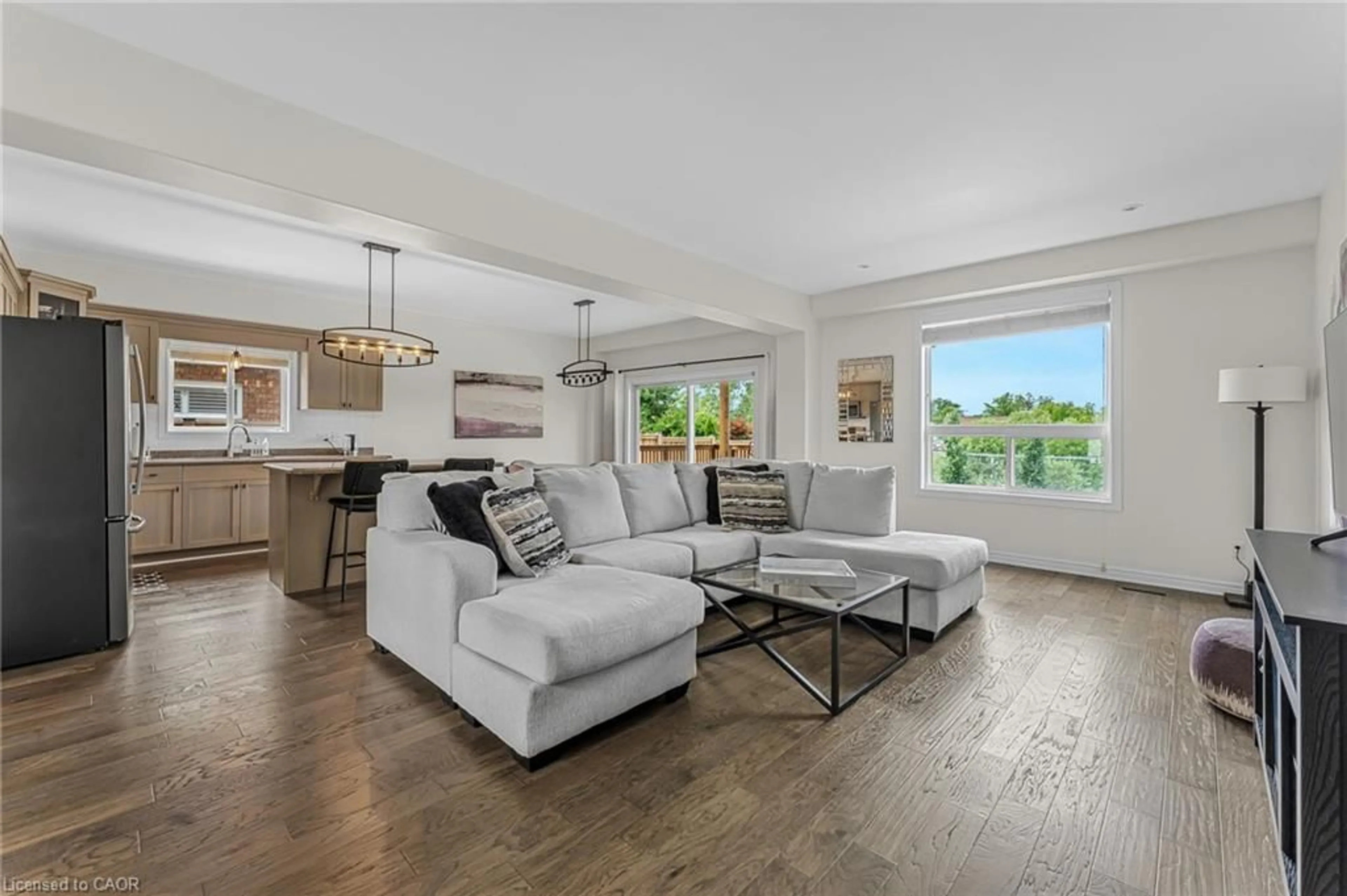 Living room with furniture, unknown for 80 Loretta Dr, Virgil Ontario L0S 1T0