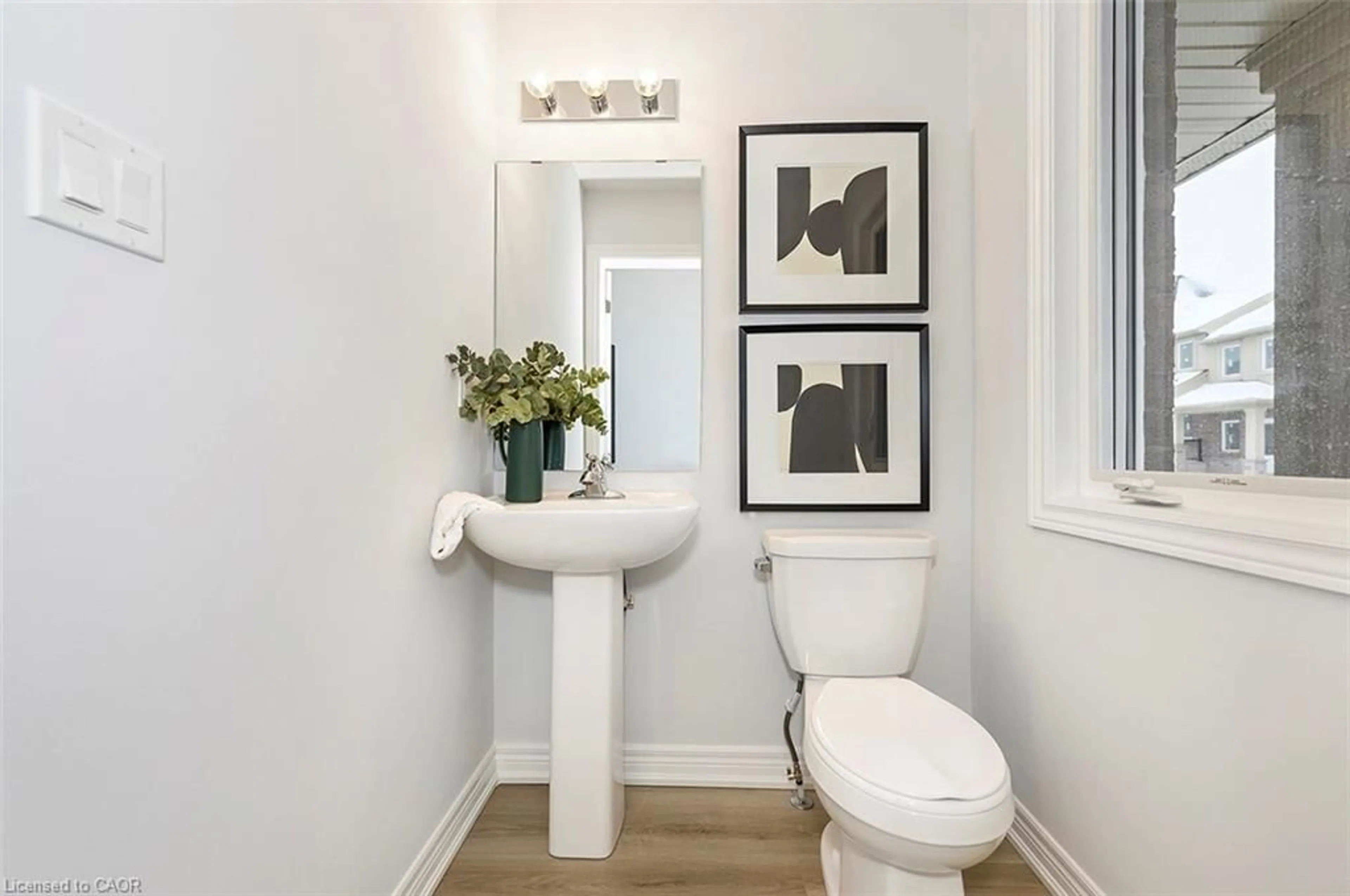 Contemporary bathroom, unknown for 205 Thames Way #8, Mount Hope Ontario L0R 1W0
