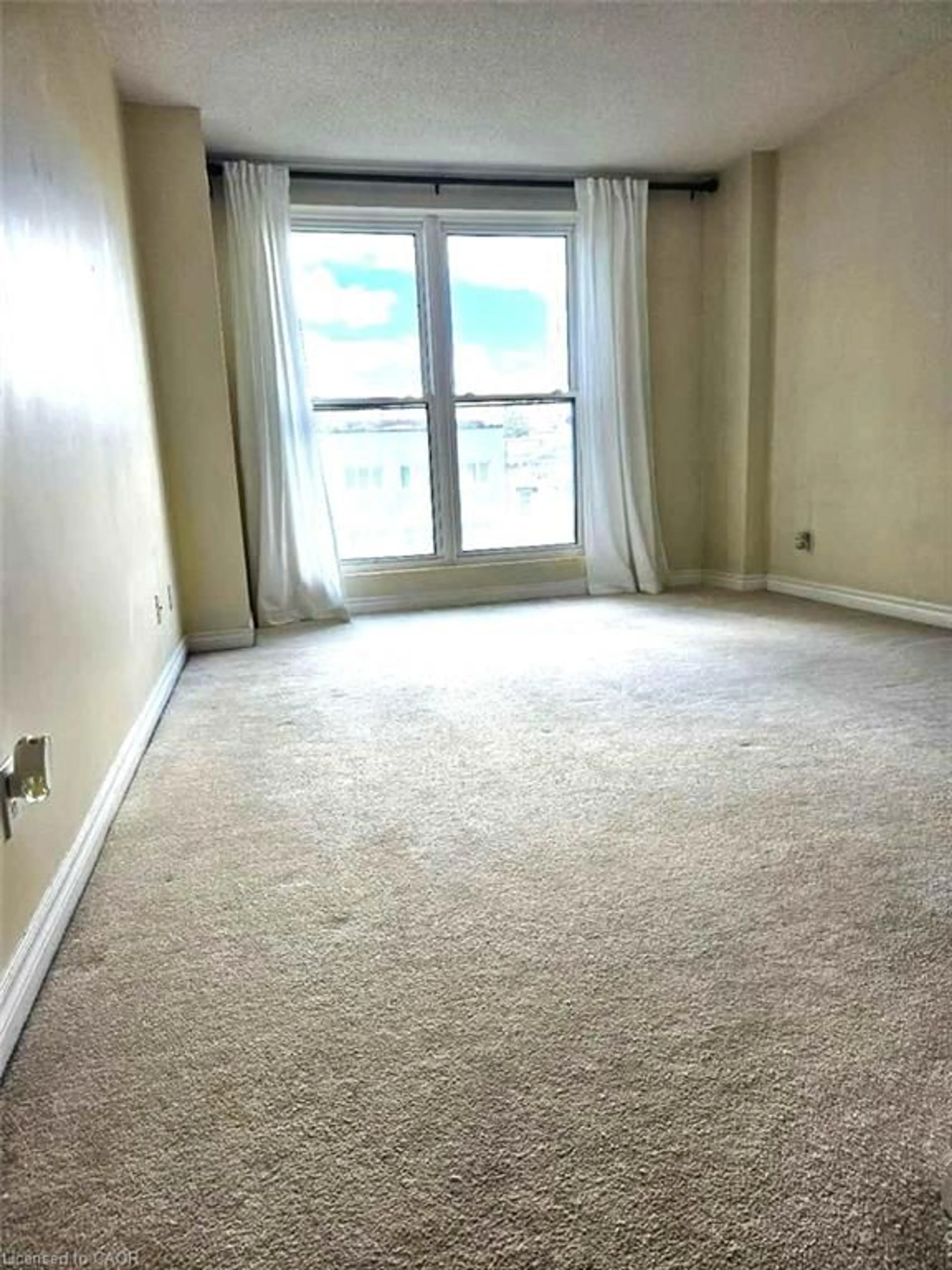 A pic of a room for 135 James St #409, Hamilton Ontario L8P 2Z6