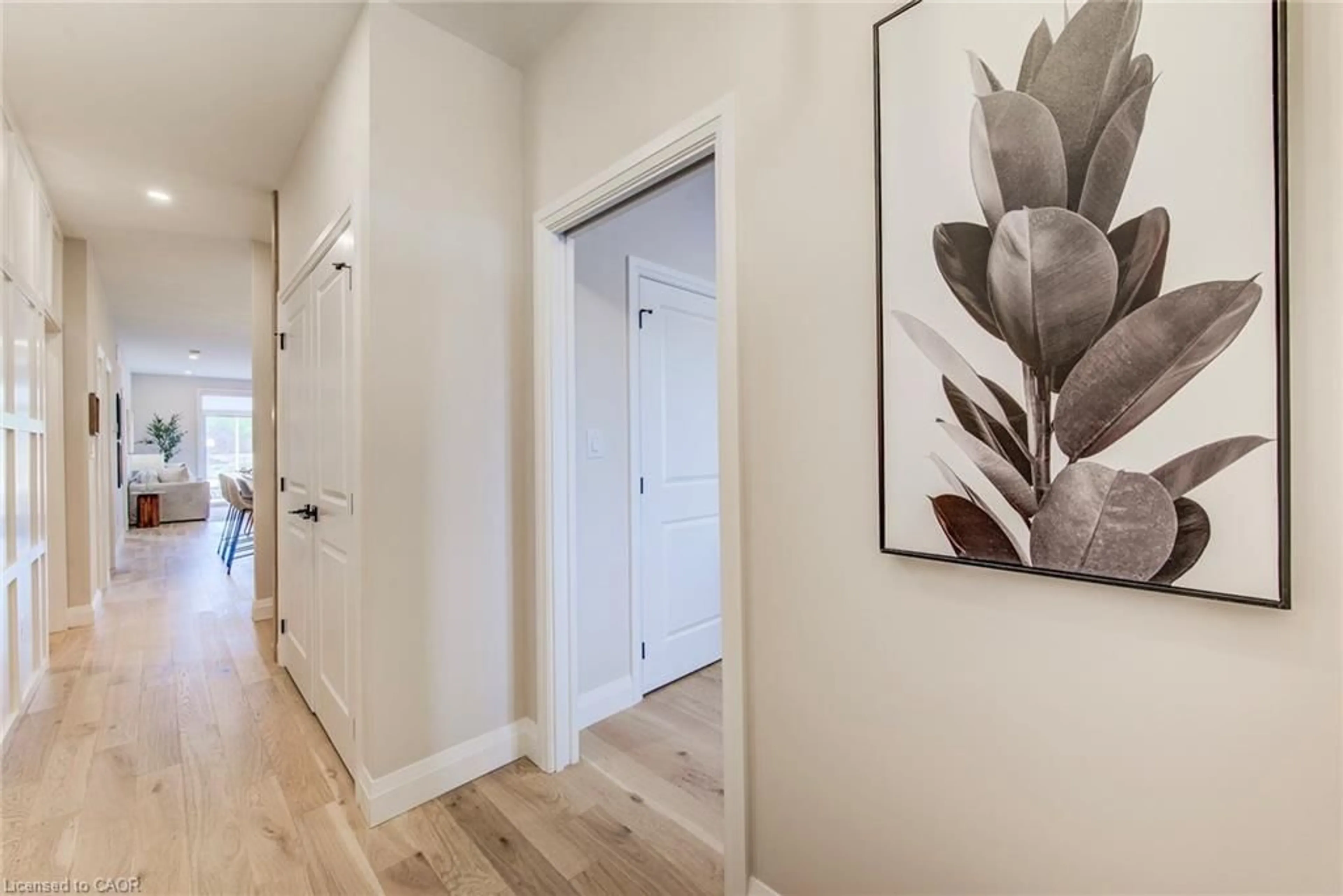 Indoor entryway for 124 South Parkwood Blvd, Elmira Ontario N3B 0E6