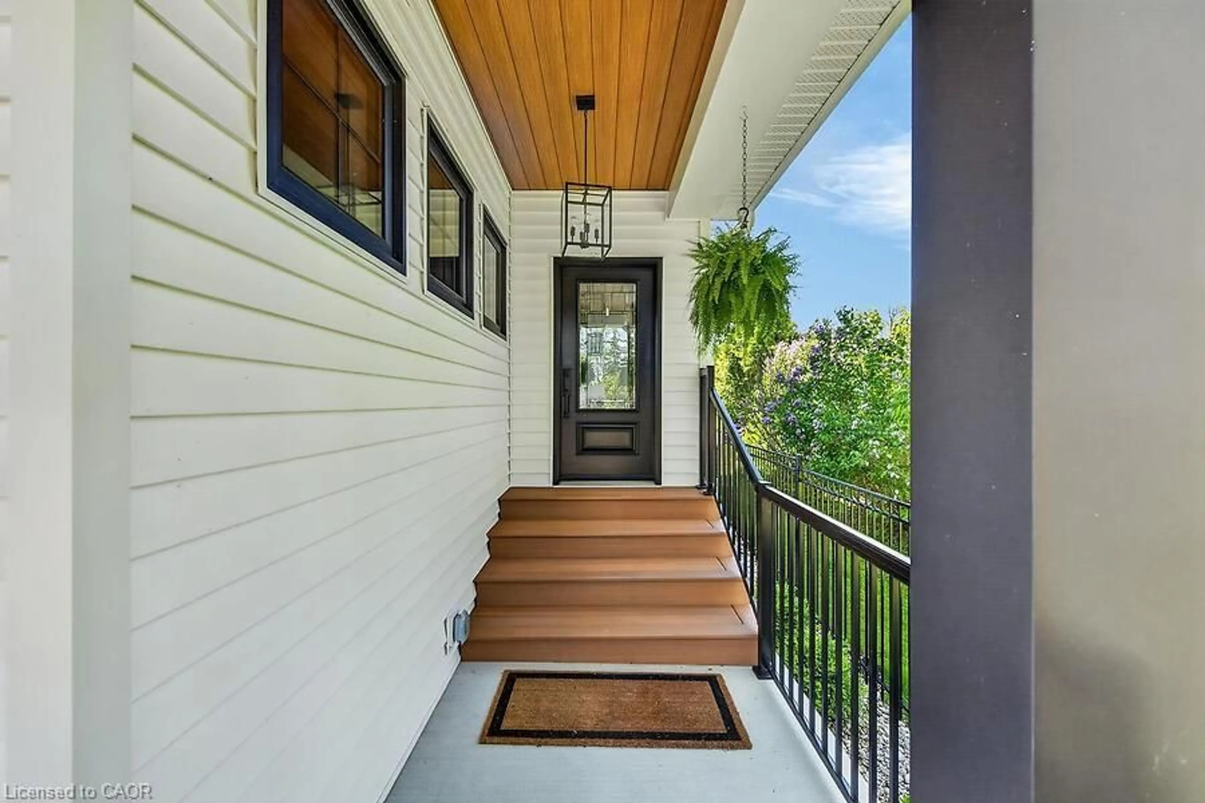 Indoor entryway for 31 Winnett St, Haldimand Ontario N0A 1E0