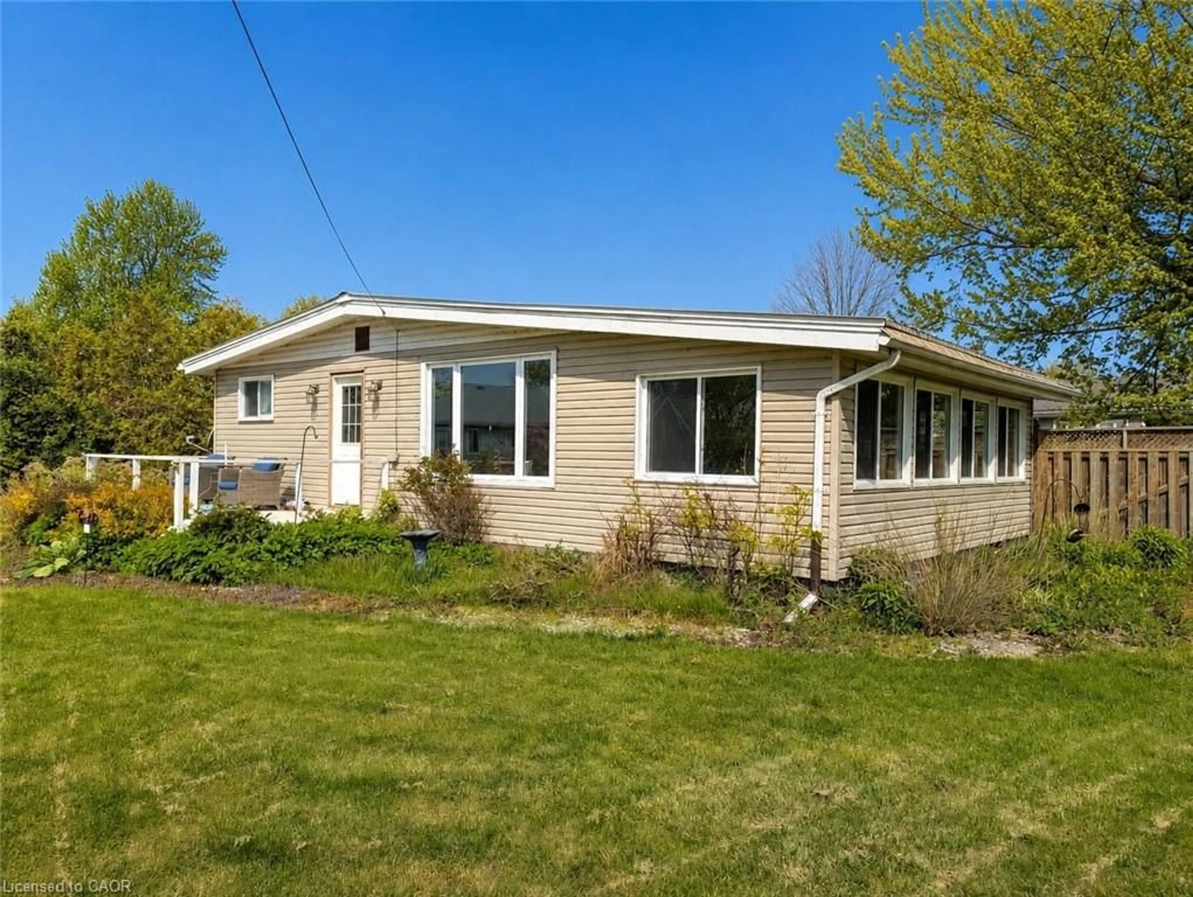 Home with vinyl exterior material, street for 18 Kenneth Ave, Port Dover Ontario N0A 1N3