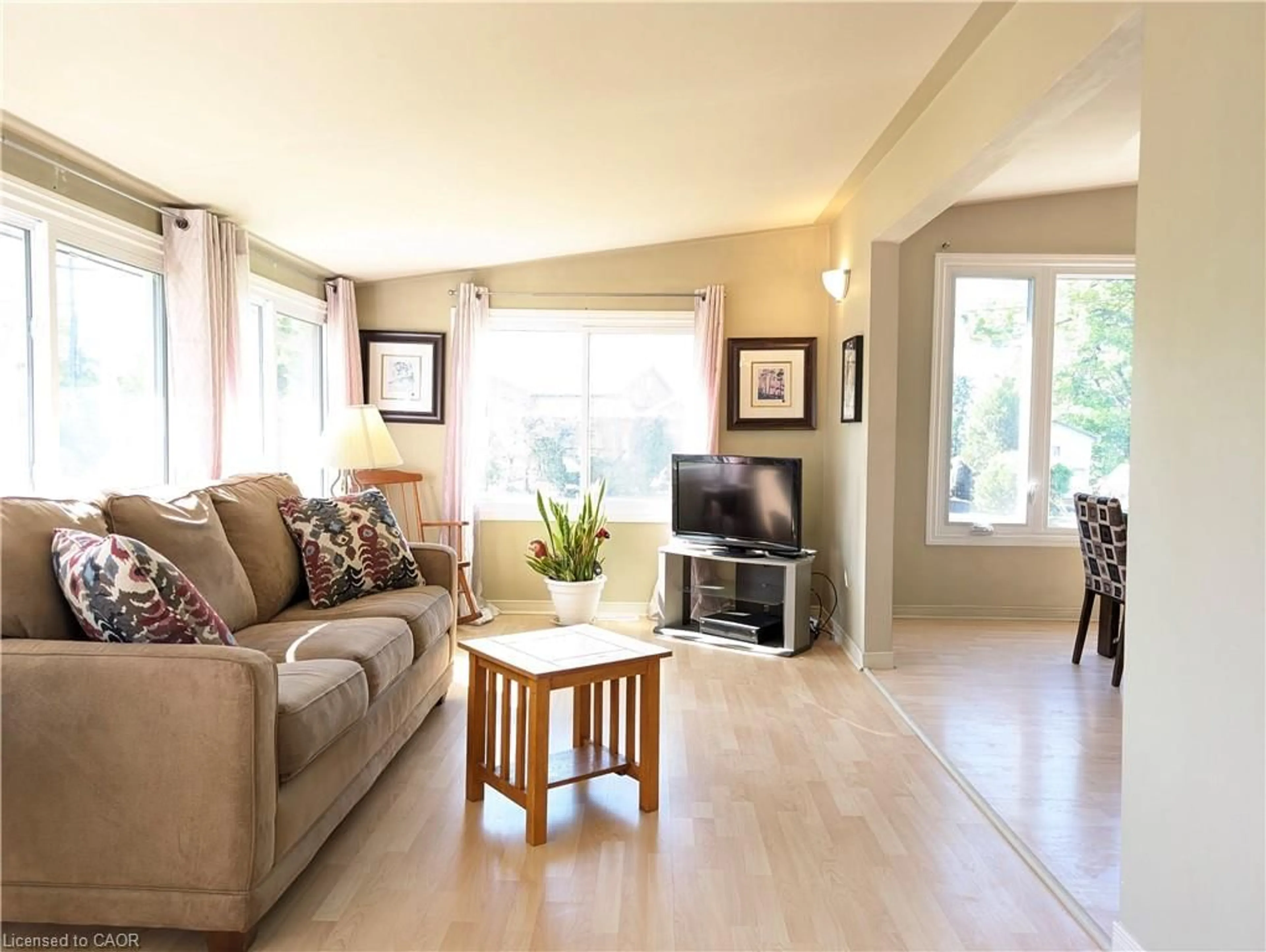 Living room with furniture, unknown for 18 Kenneth Ave, Port Dover Ontario N0A 1N3