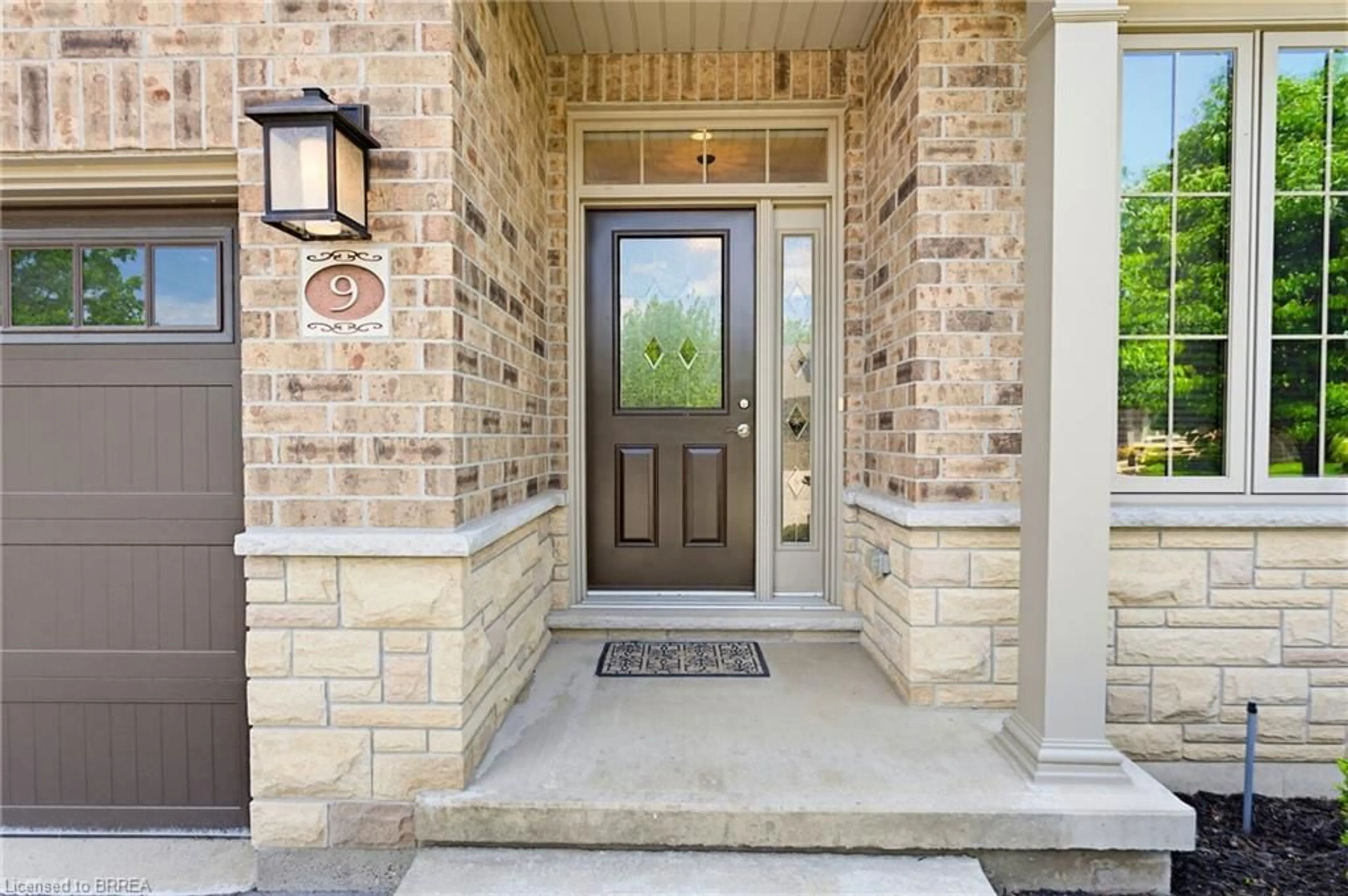 Indoor entryway for 30 Cedar St #9, Paris Ontario N3L 0C2