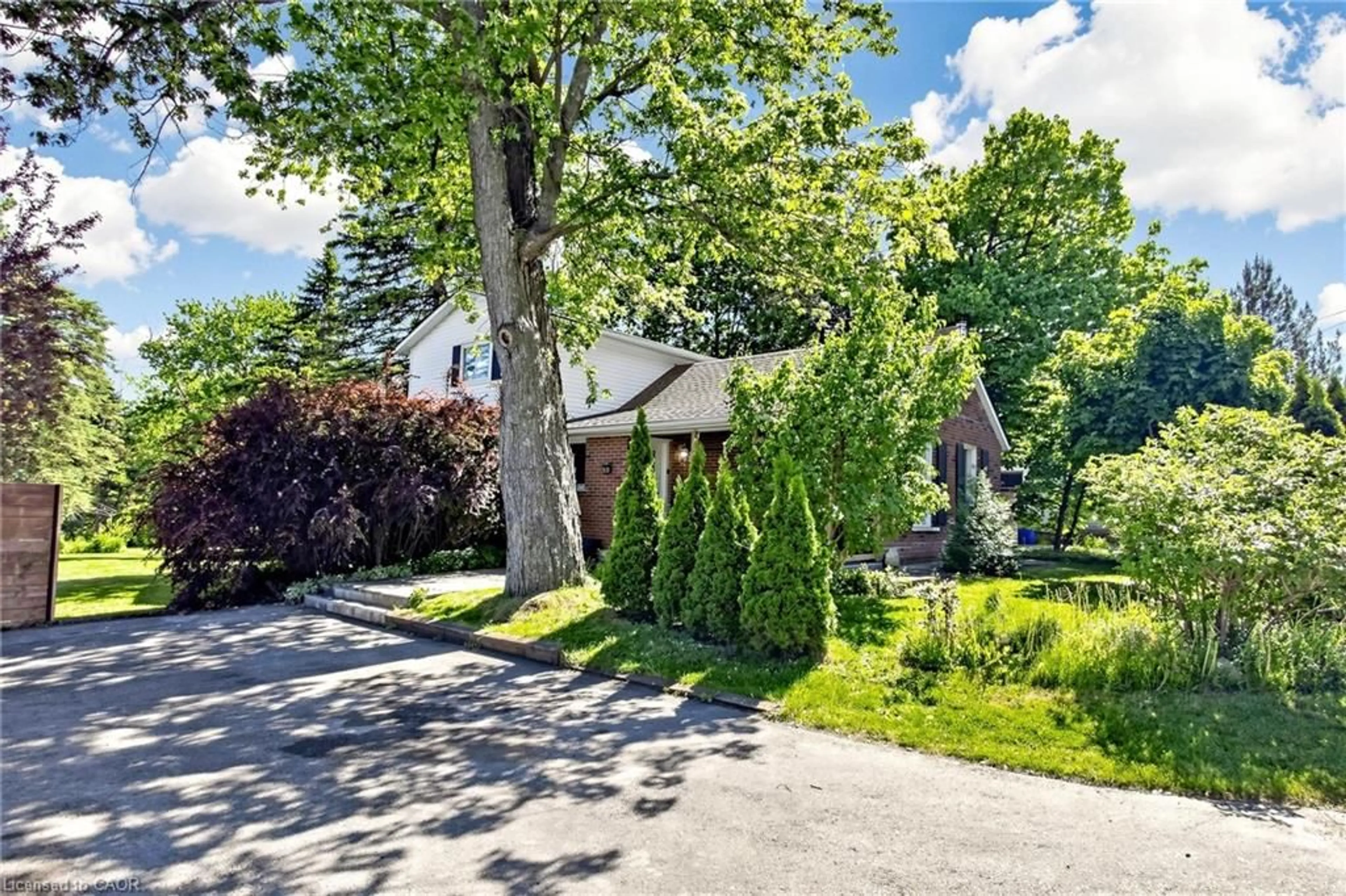 A pic from outside/outdoor area/front of a property/back of a property/a pic from drone, street for 354 Concession 5 Rd, Millgrove Ontario L0R 1V0
