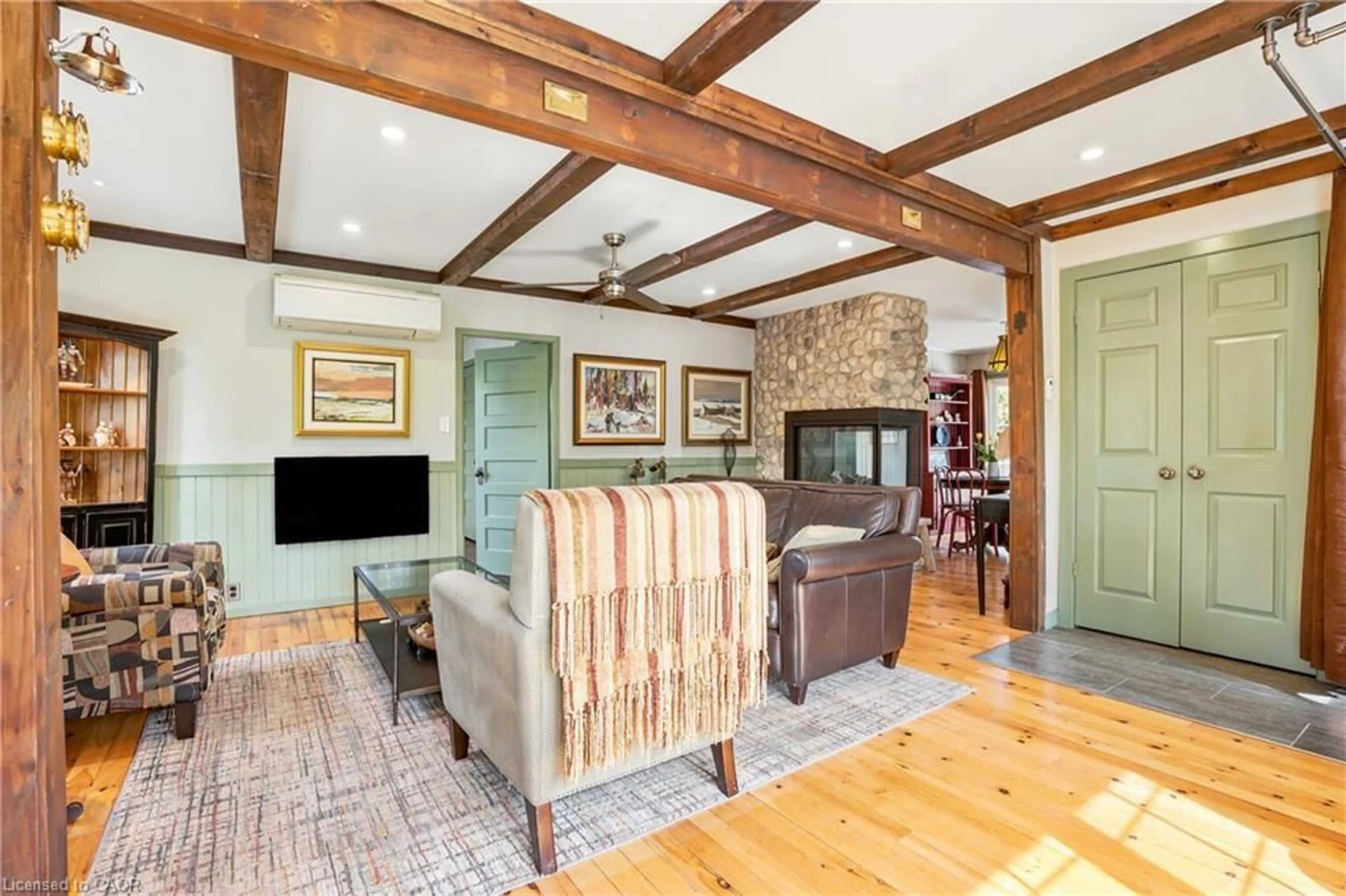 Living room with furniture, unknown for 421 Point Abino Rd, Ridgeway Ontario L0S 1N0