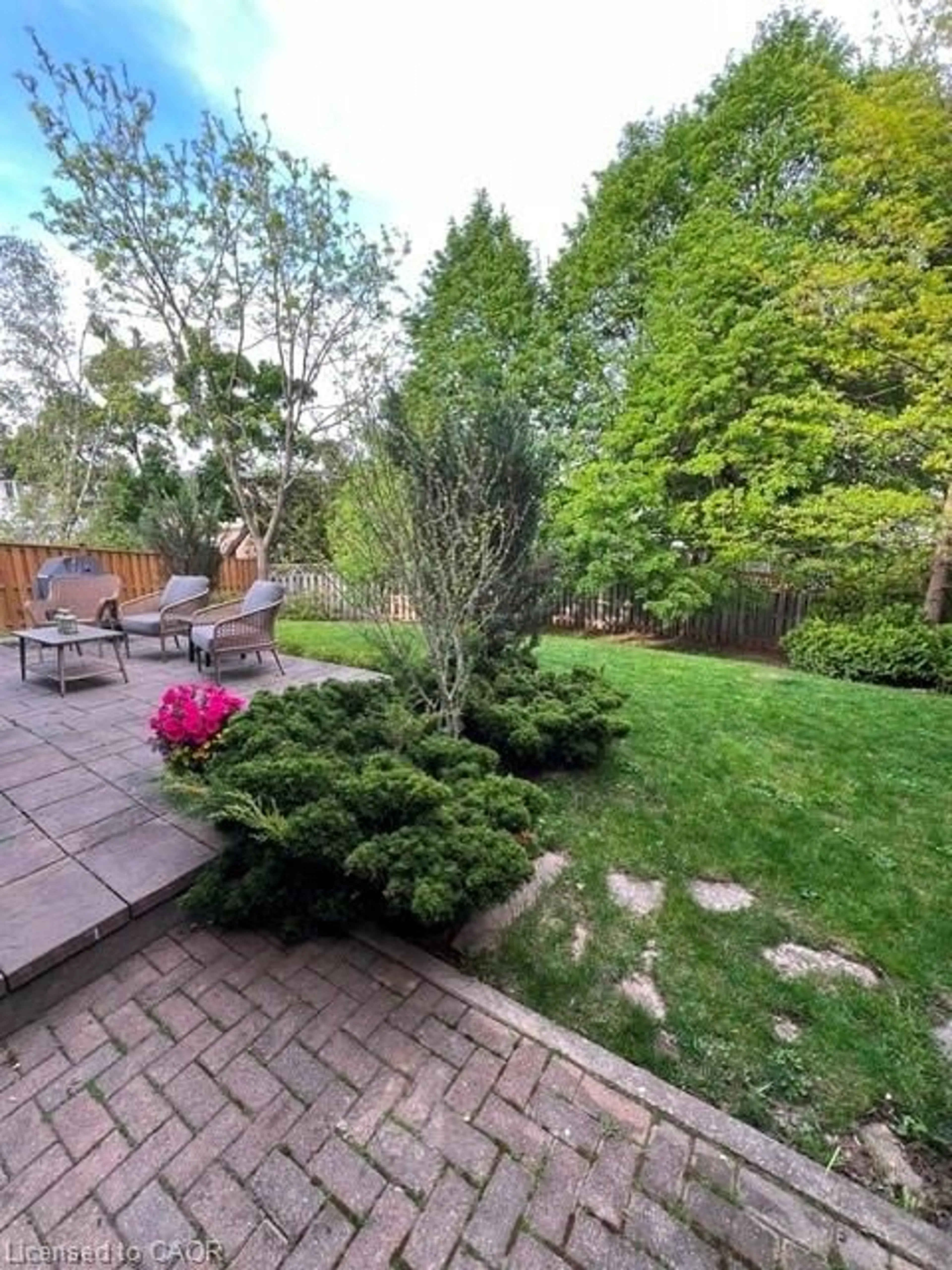 Patio, street for 2434 Alderson Crt, Burlington Ontario L7P 4P7