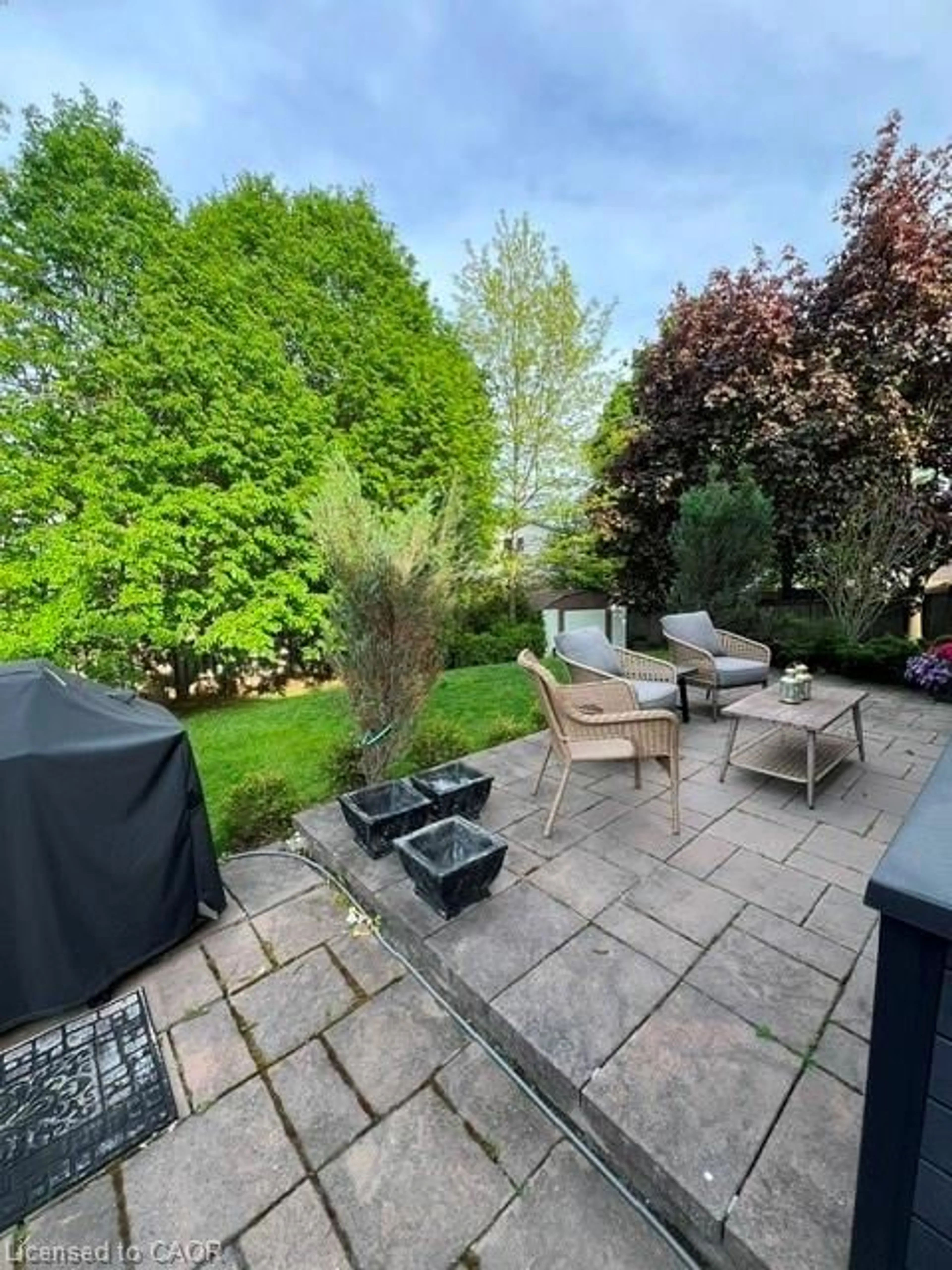 Patio, street for 2434 Alderson Crt, Burlington Ontario L7P 4P7