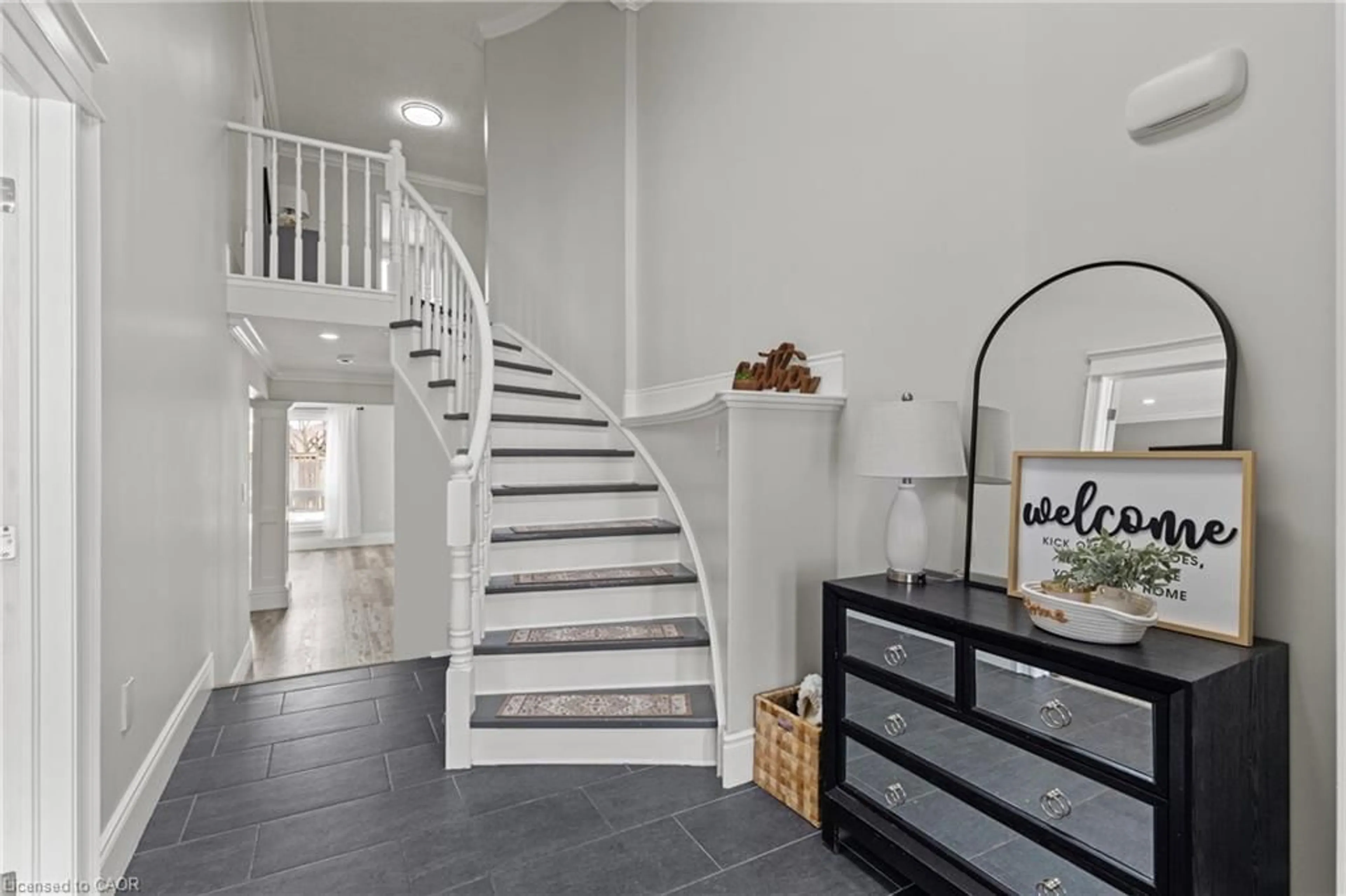 Unknown for 27 Barbara Crt, Hamilton Ontario L8W 2M1