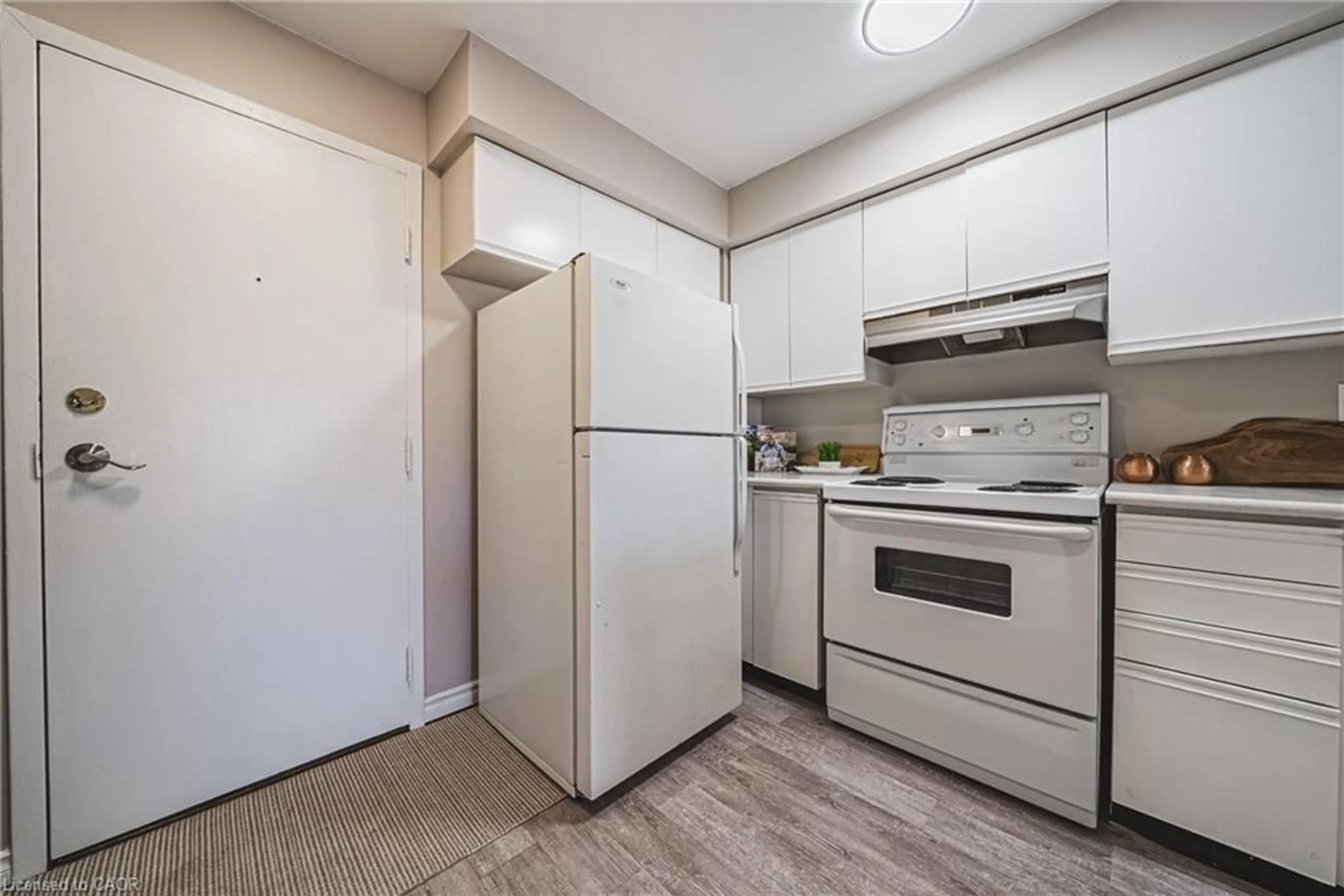 Standard kitchen, unknown for 67 Valleyview Rd #46, Kitchener Ontario N2E 3J1