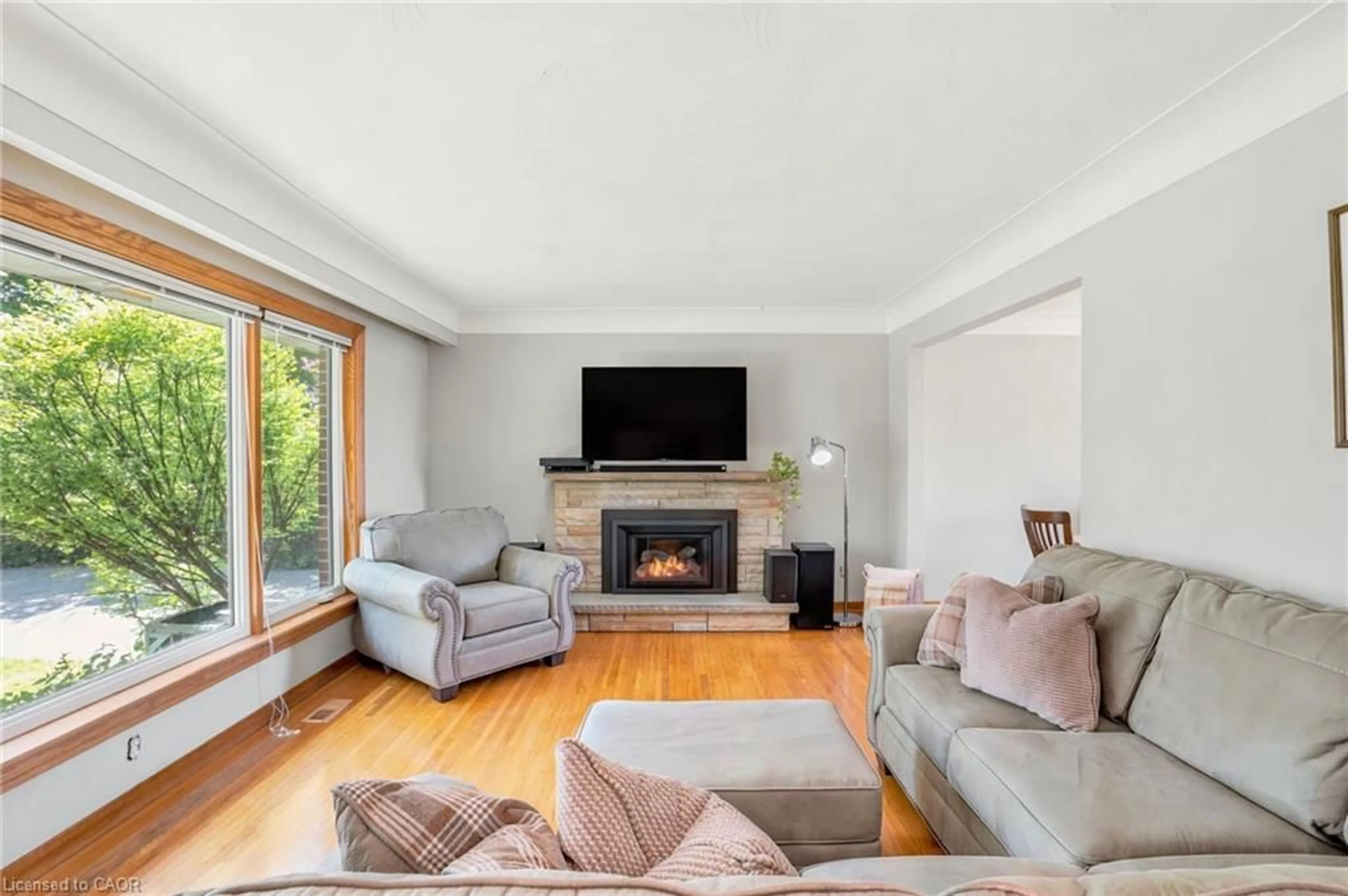 Living room with furniture, wood/laminate floor for 1961 Centre Rd, Hamilton Ontario L9N 2Z7