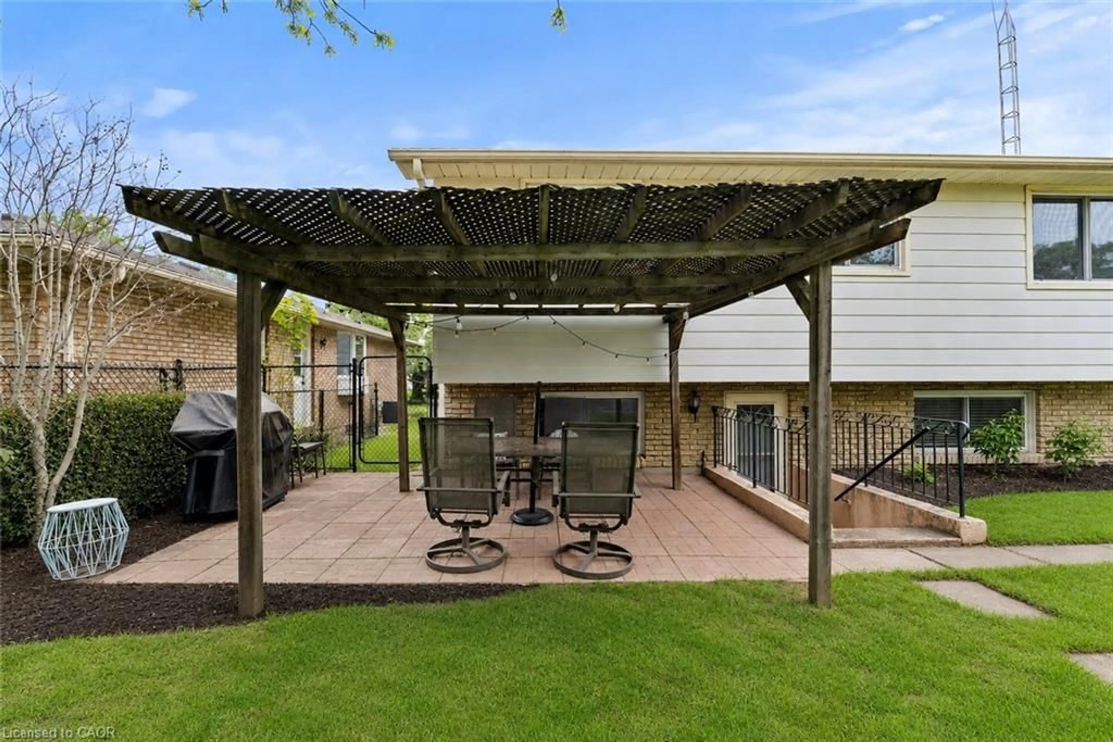 Patio, unknown for 7 Ameer Dr, St. Catharines Ontario L2N 3S9
