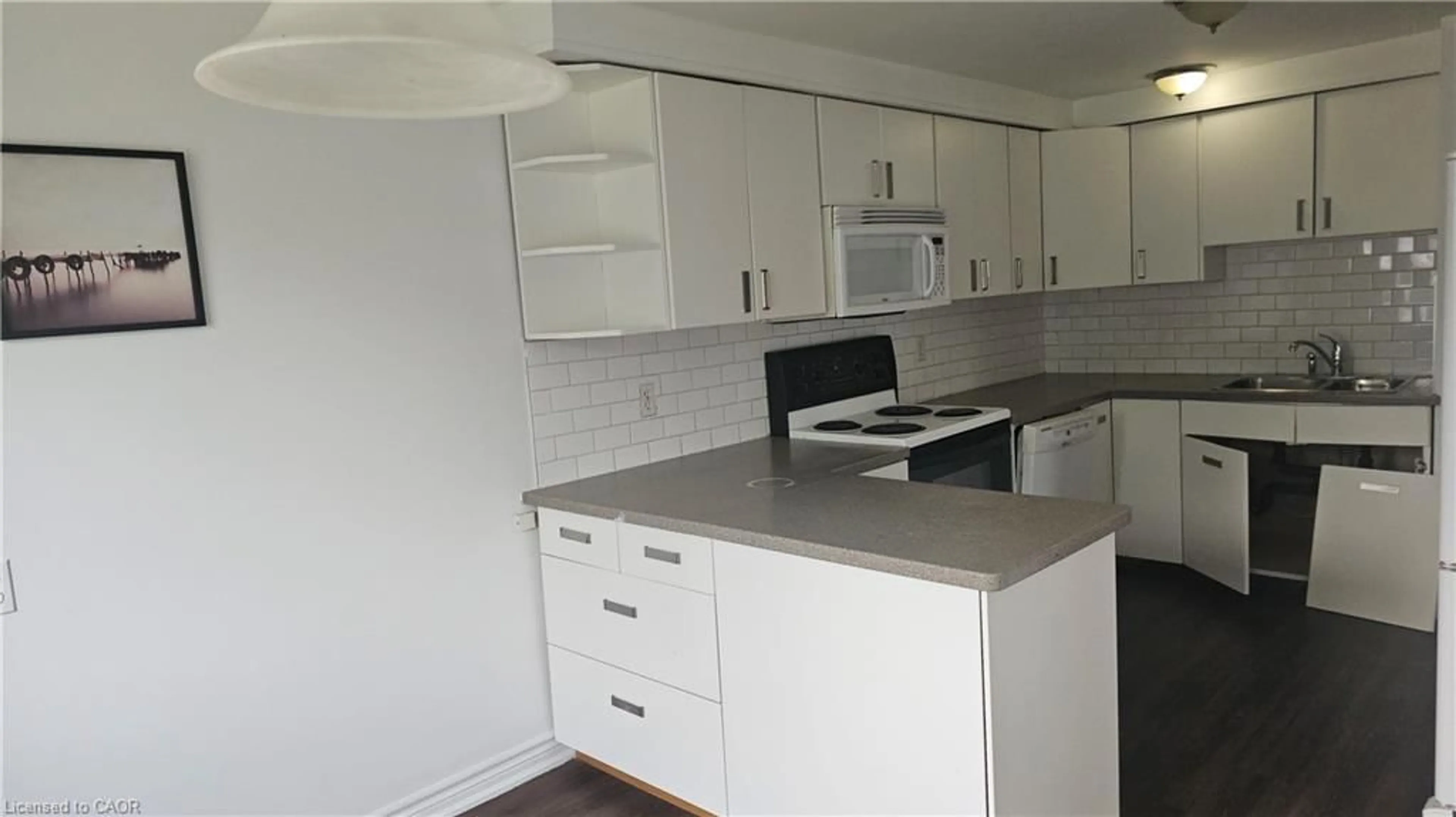 Standard kitchen, wood/laminate floor for 58 Belwood Cres, Kitchener Ontario N2C 1Z3