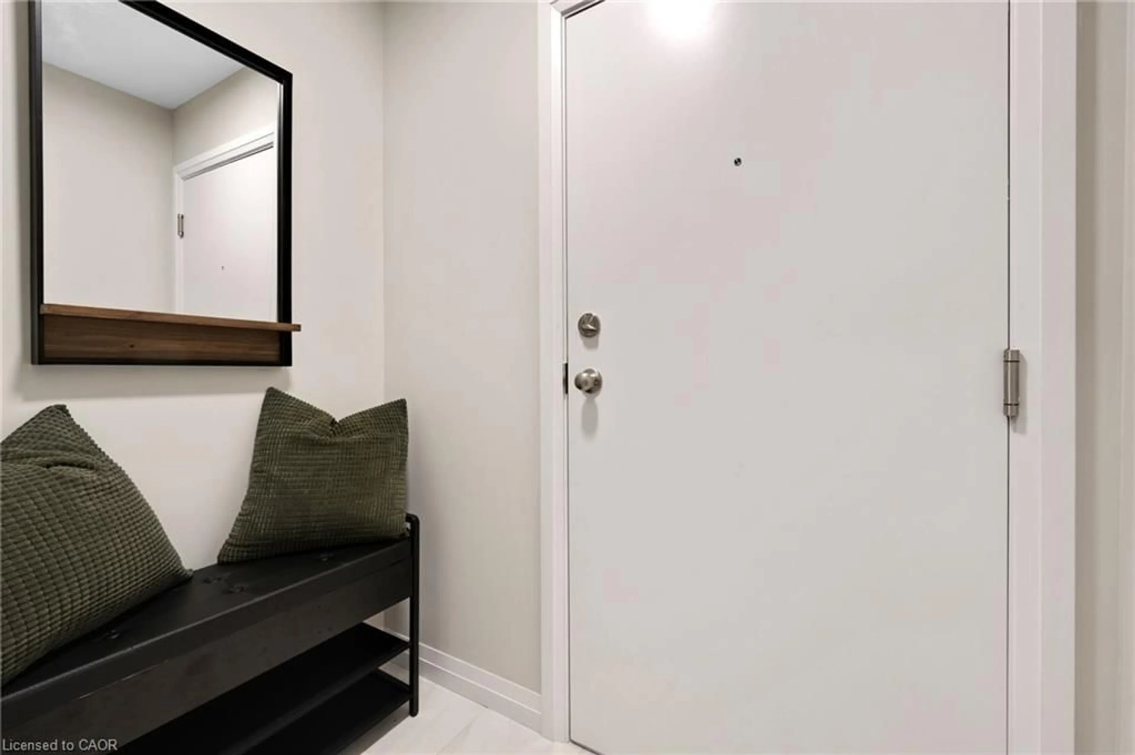 Indoor entryway for 410 Northfield Dr #E16, Waterloo Ontario N2V 0J3