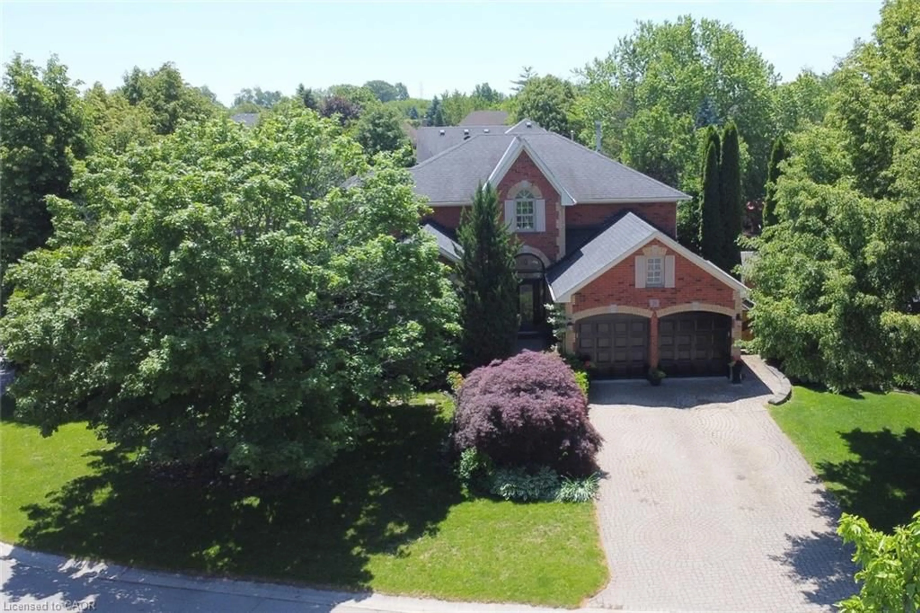A pic from outside/outdoor area/front of a property/back of a property/a pic from drone, water/lake/river/ocean view for 26 Banbury Dr, Ancaster Ontario L9K 1H8