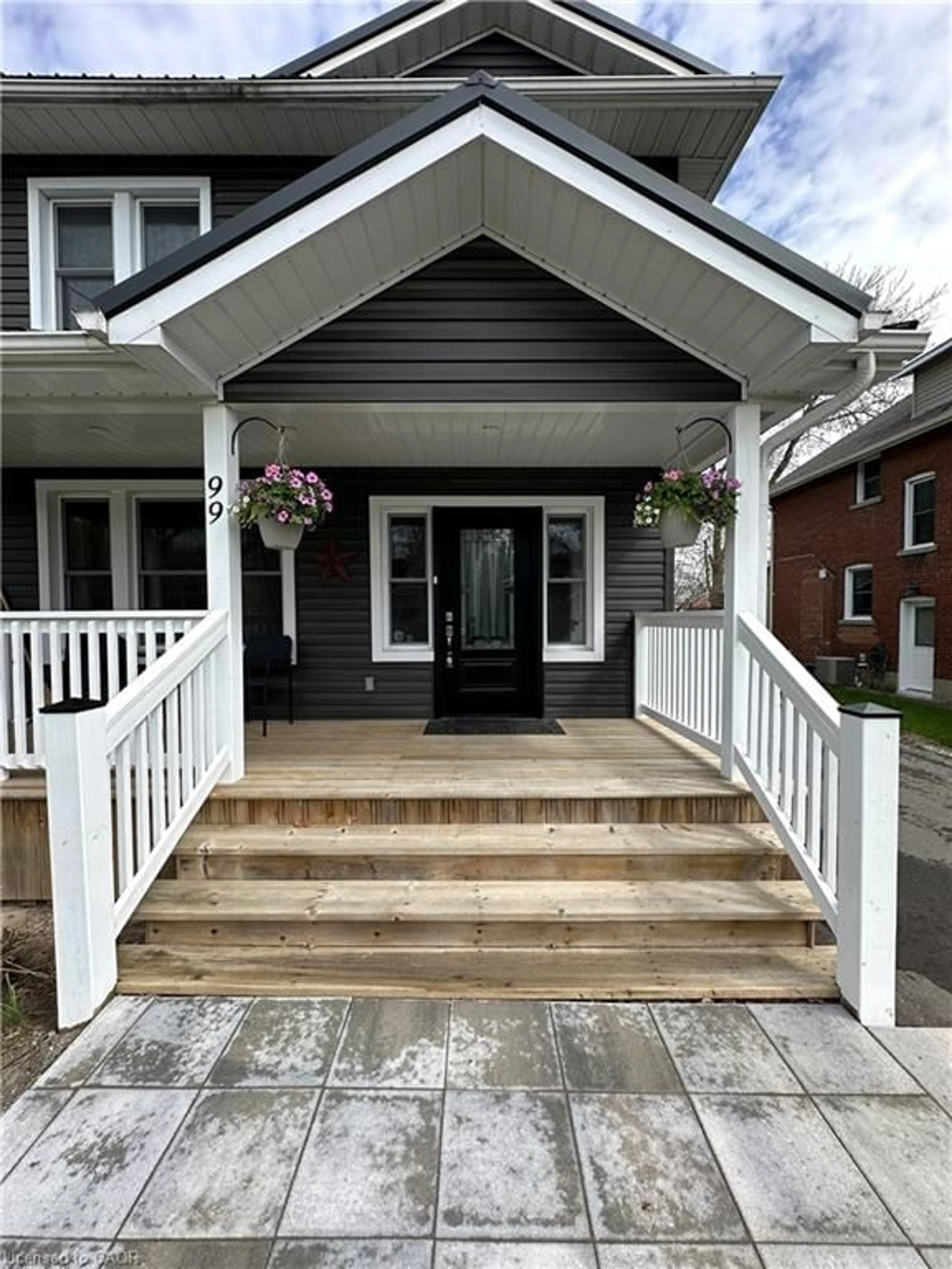Indoor entryway for 99 North Main St, Simcoe Ontario N3Y 2M2