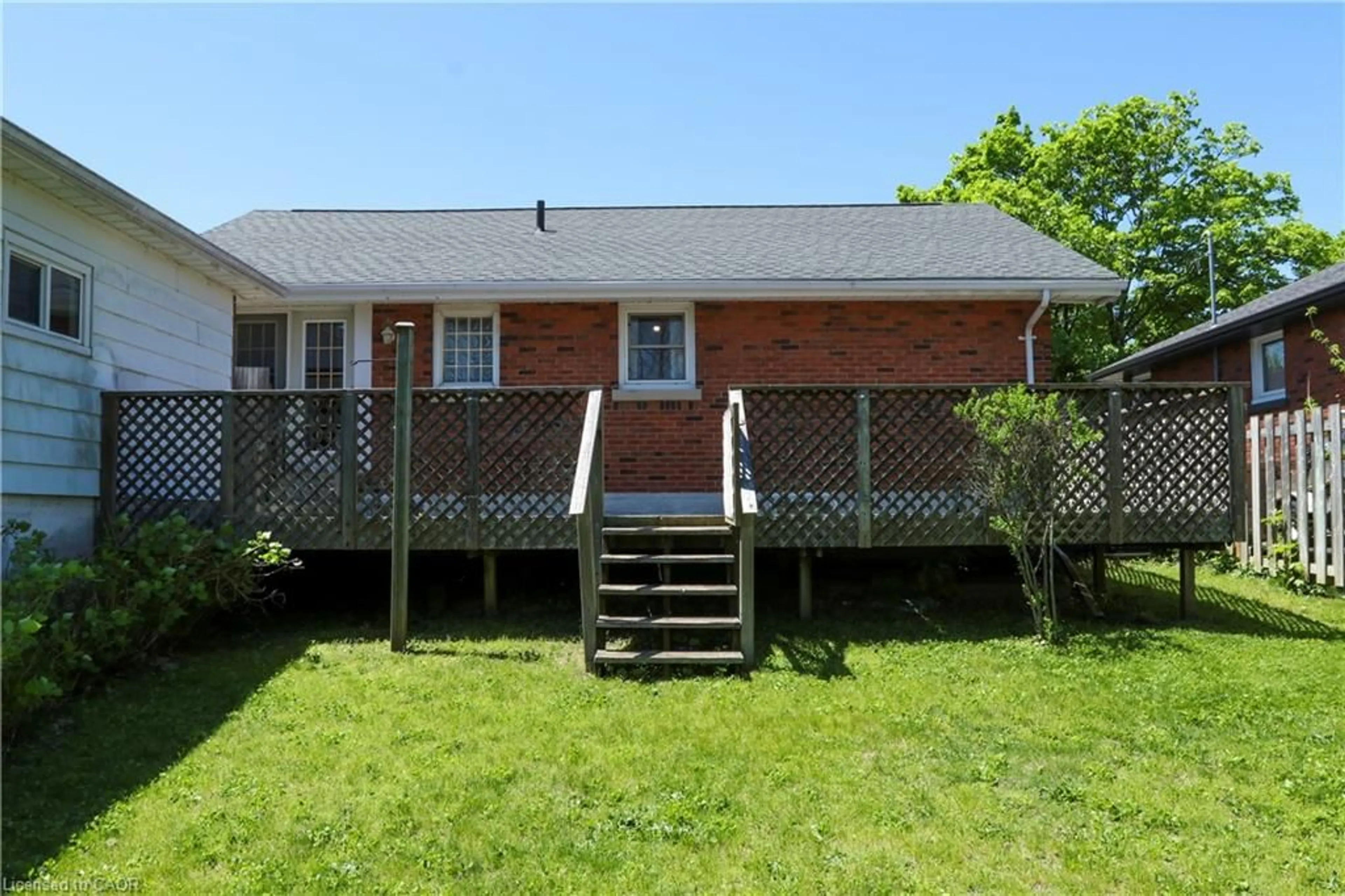 Patio, building for 15 Richard Ave, Simcoe Ontario N3Y 3J1