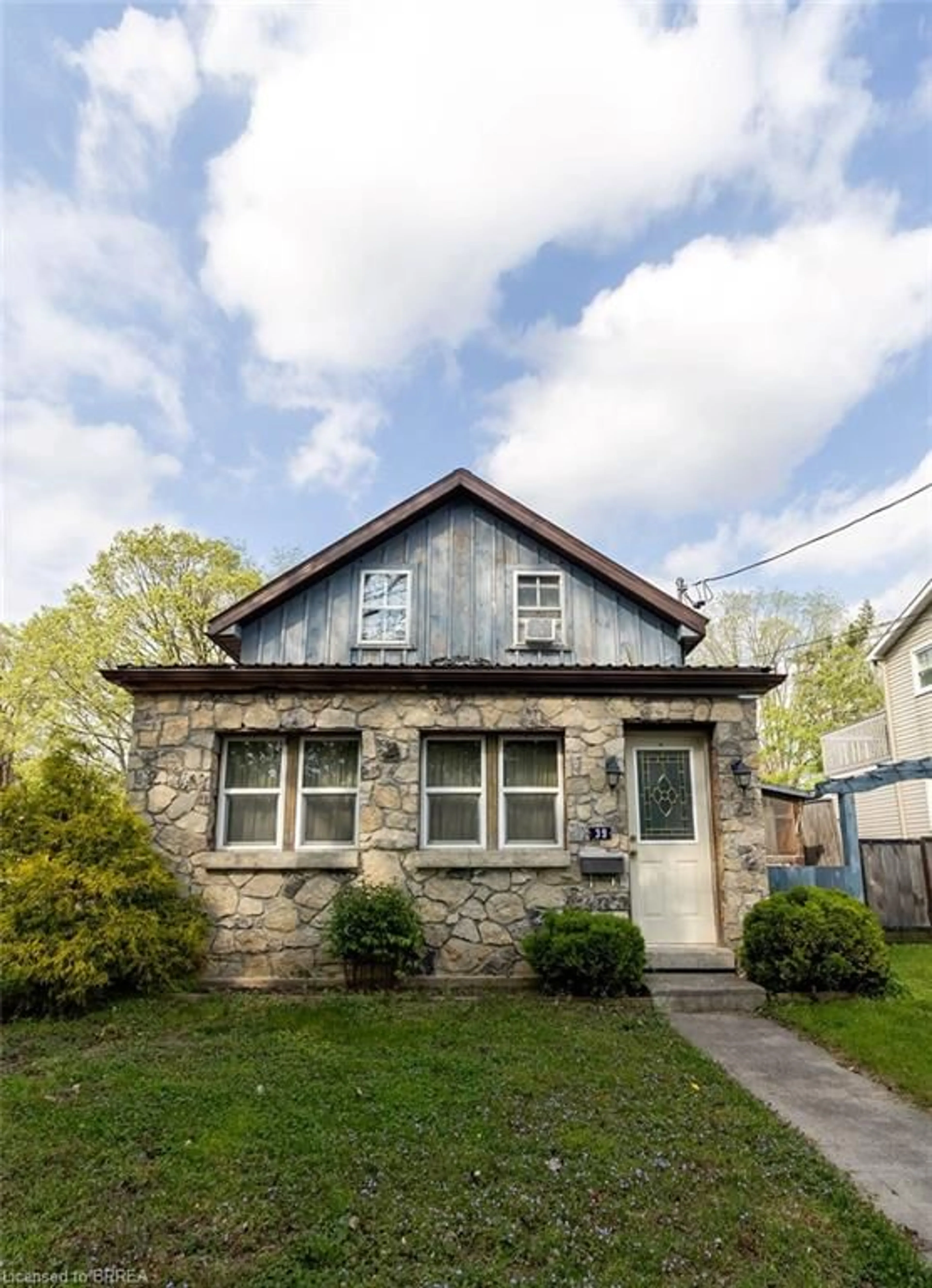 Home with brick exterior material, street for 39 Elm St, Paris Ontario N3L 2L8