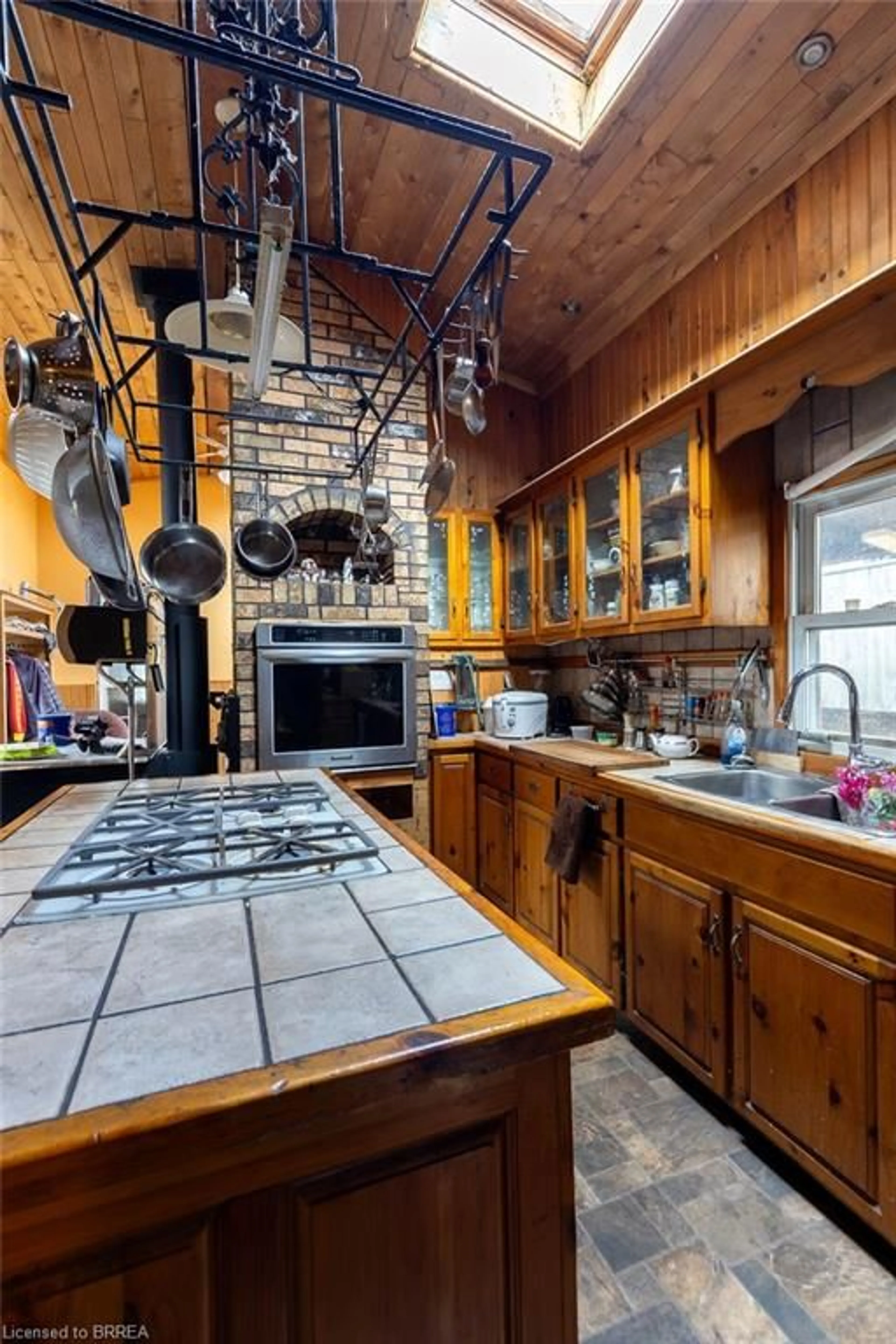 Rustic kitchen, unknown for 39 Elm St, Paris Ontario N3L 2L8