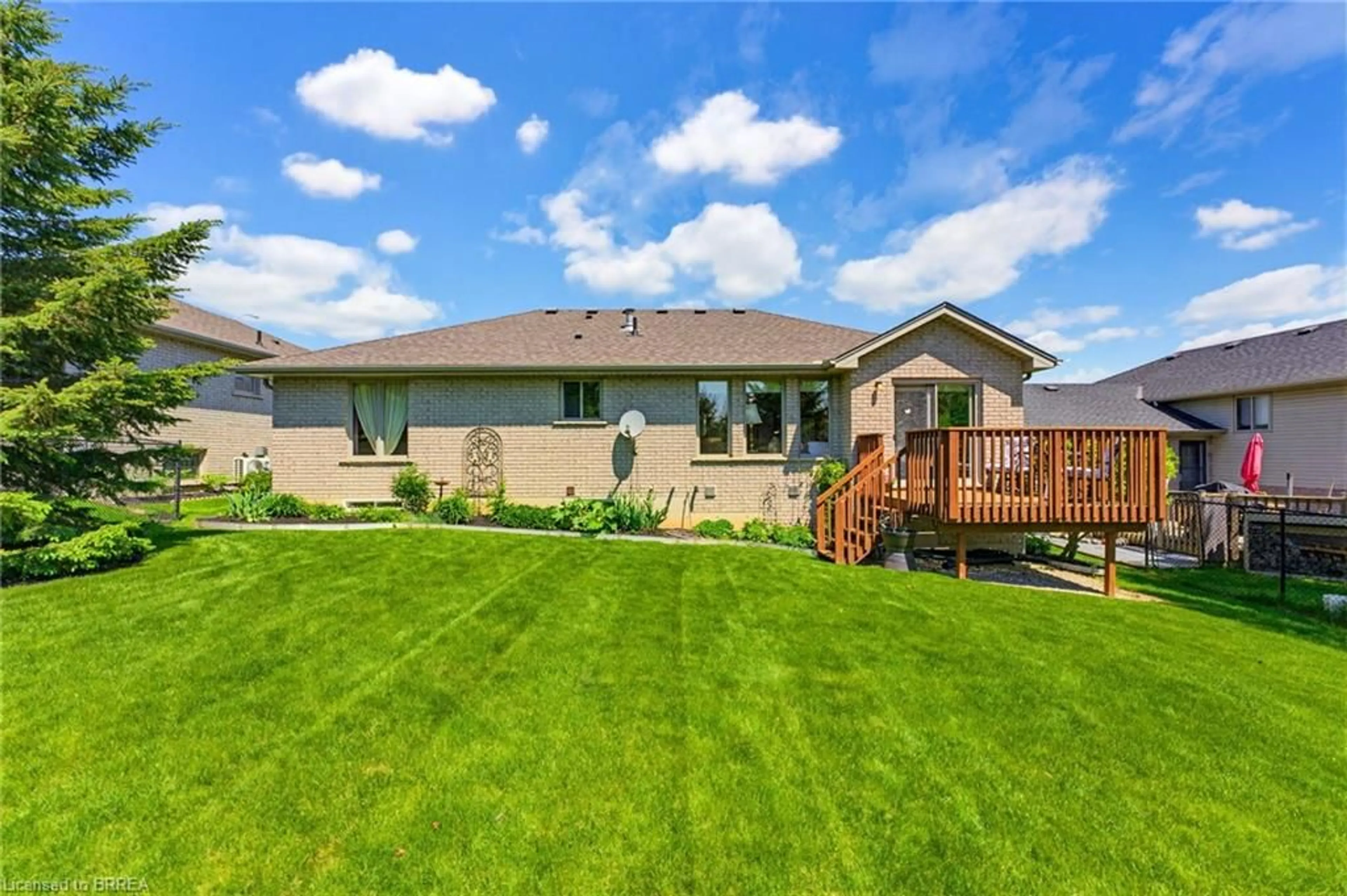 Home with vinyl exterior material, unknown for 22 Taylor Rd, St. George Ontario N0E 1N0