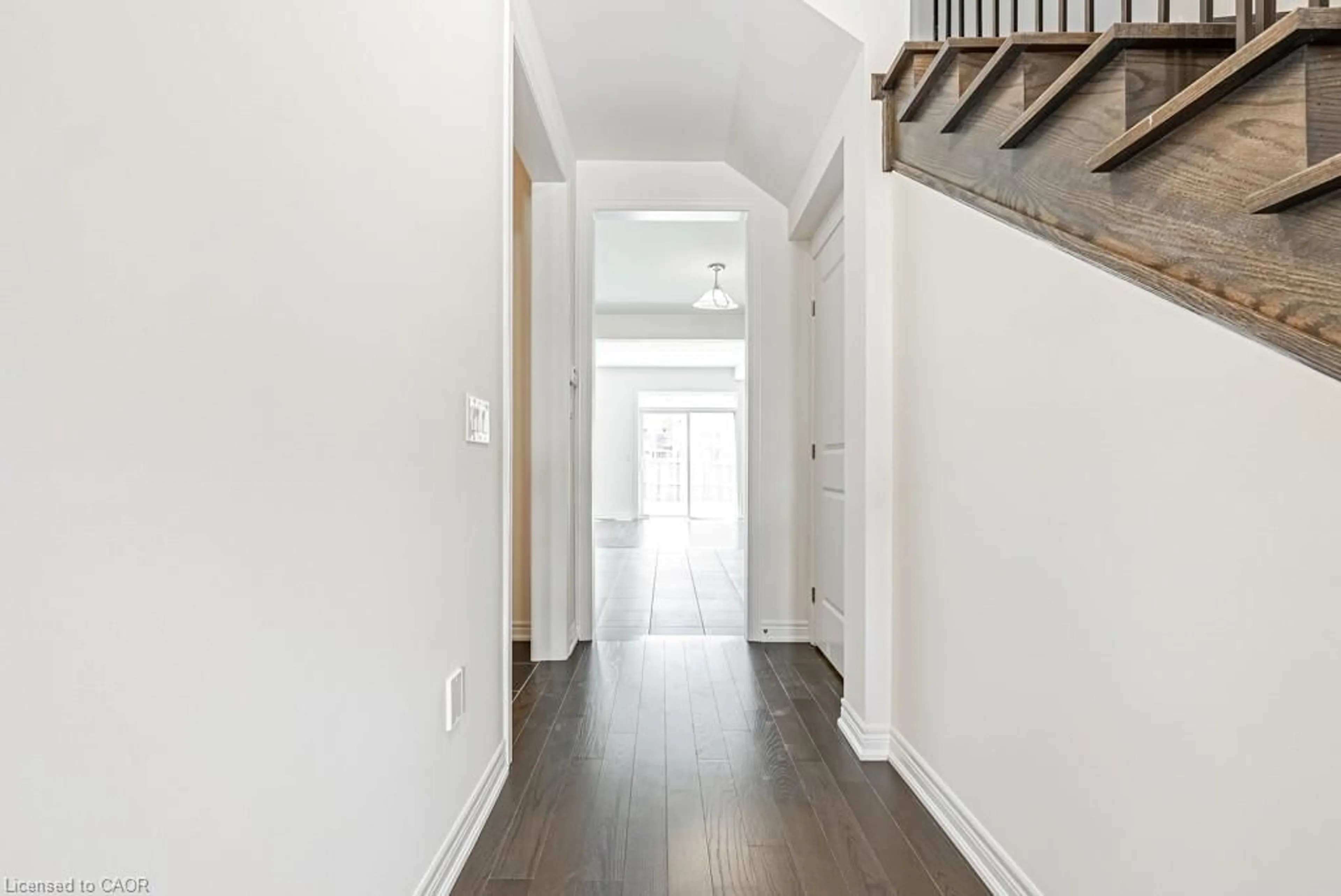 Indoor entryway for 291 Raymond Rd, Ancaster Ontario L9G 3K9