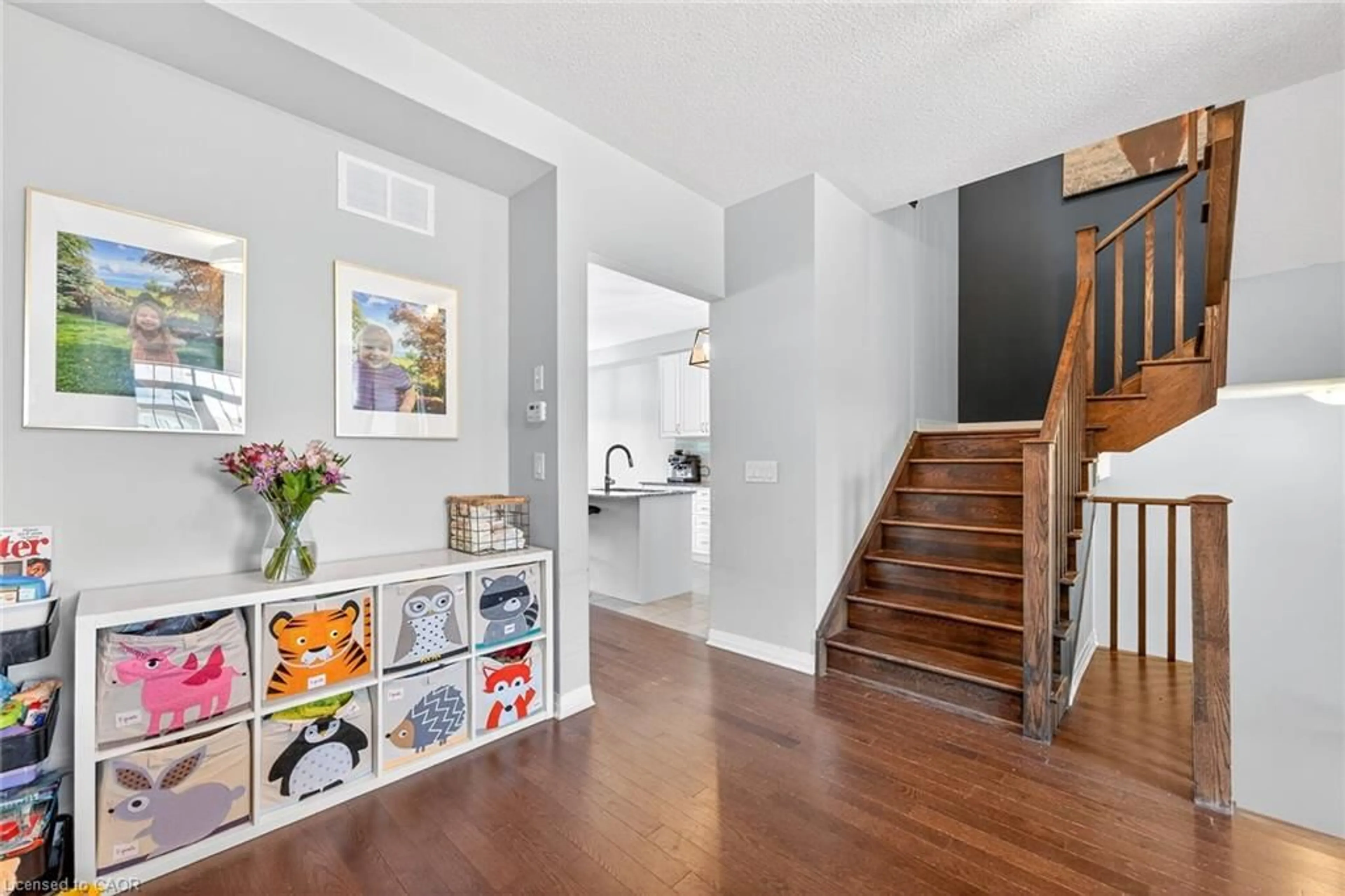 Indoor entryway for 4061 Maitland St, Beamsville Ontario L3J 0R7