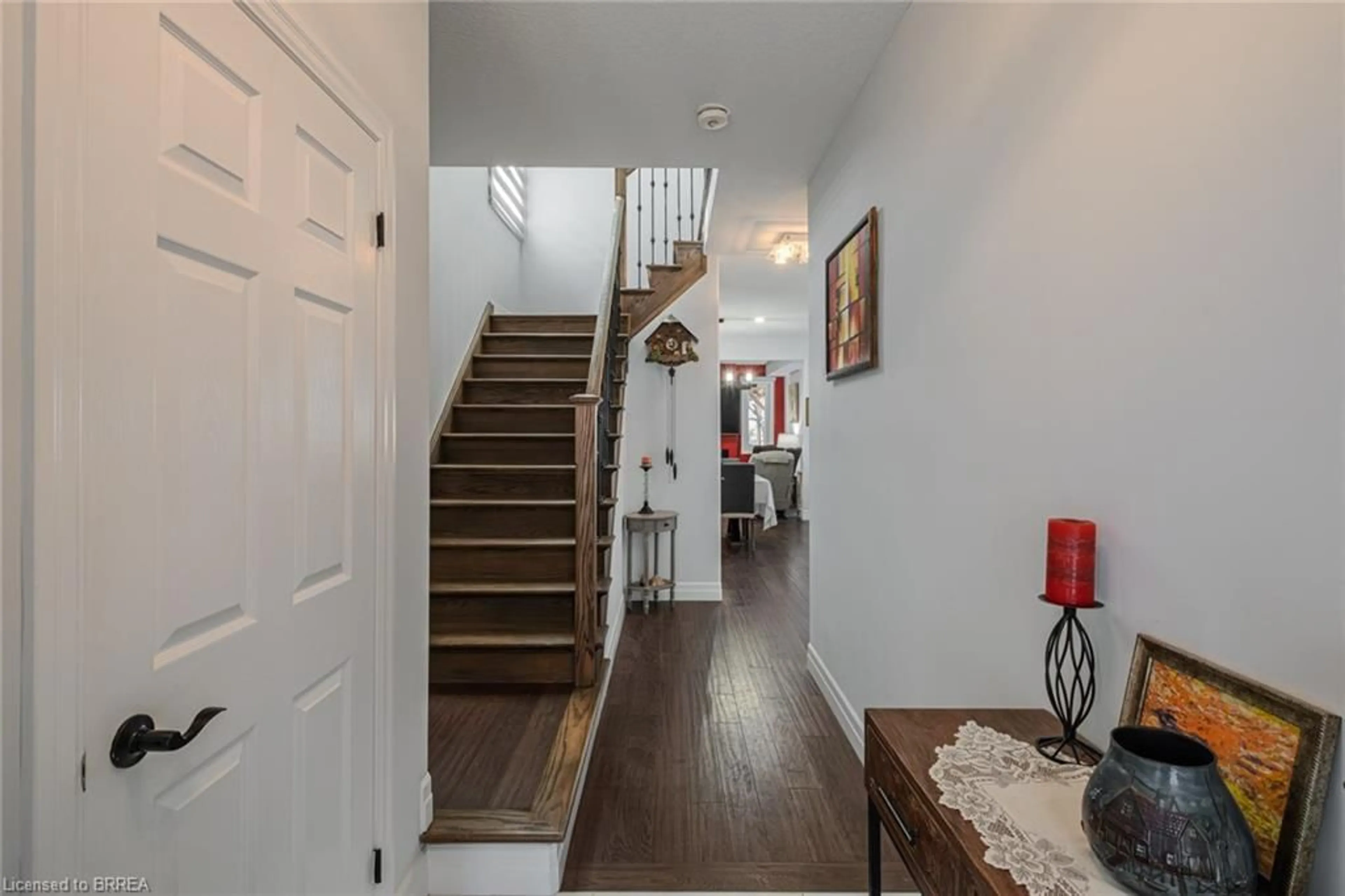 Indoor entryway for 87 Grandville Cir, Paris Ontario N3L 0J5