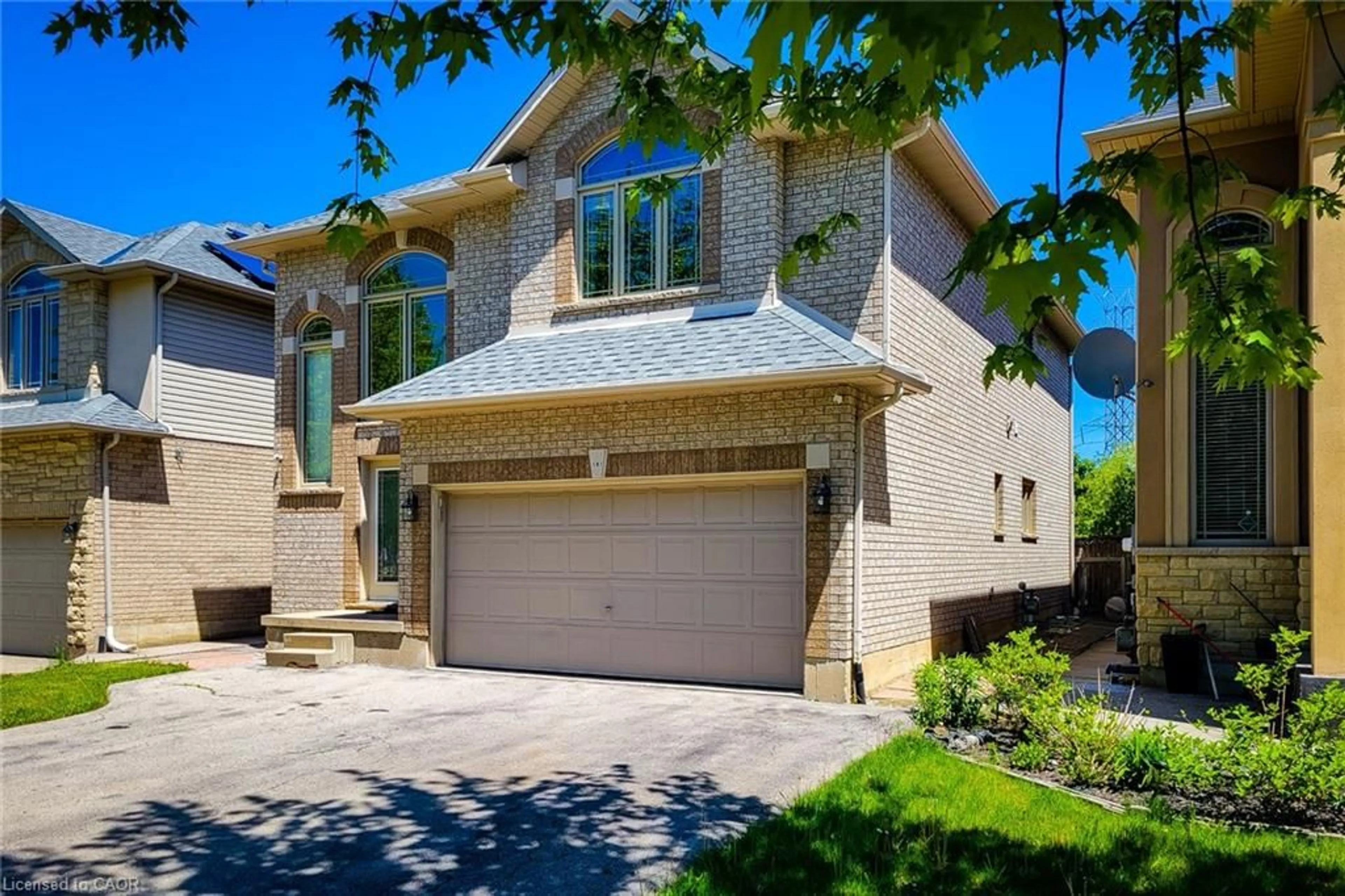 Home with brick exterior material, street for 197 Cloverleaf Dr, Ancaster Ontario L9K 1T4