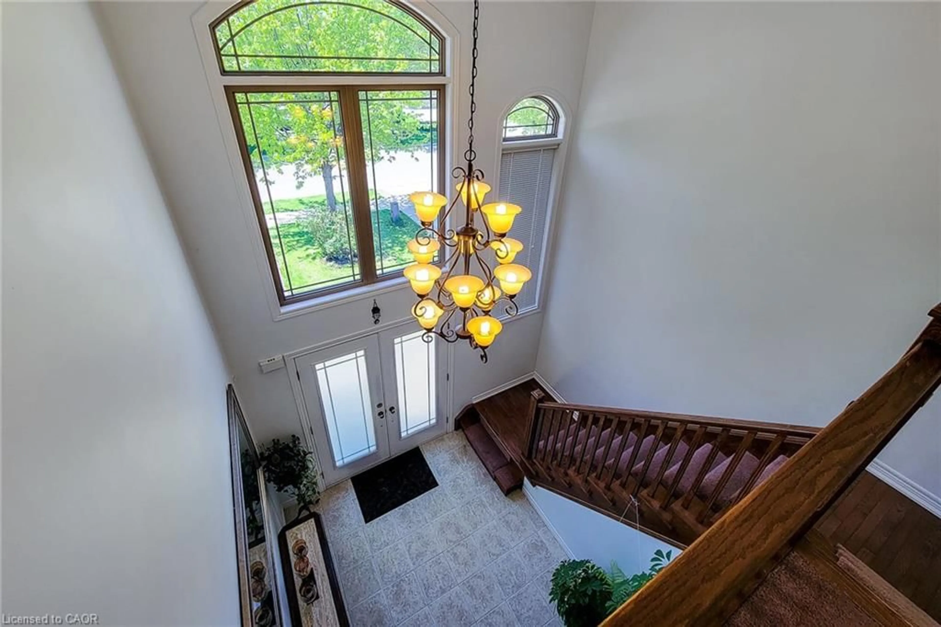 Indoor foyer for 197 Cloverleaf Dr, Ancaster Ontario L9K 1T4
