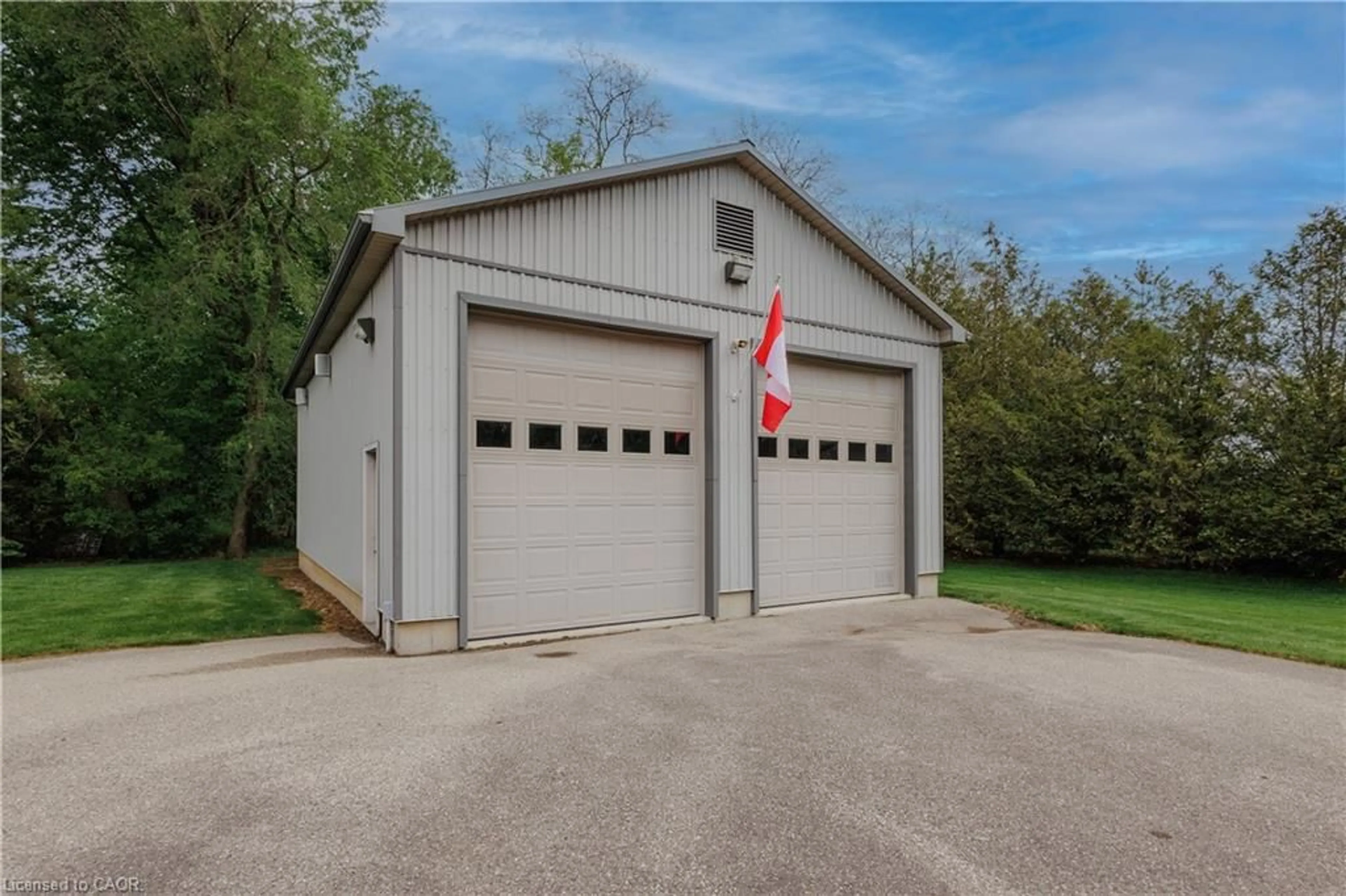 Indoor garage for 224271 Ostrander Rd, Tillsonburg Ontario N4G 4H1