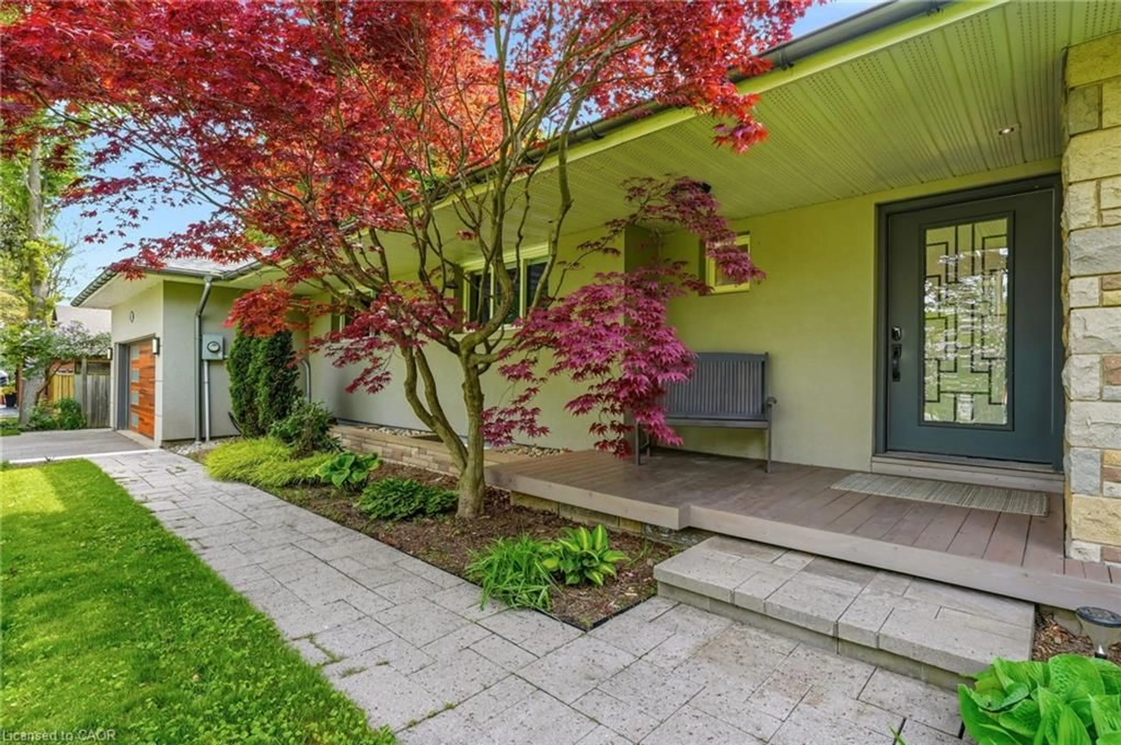 Patio, street for 2074 Rebecca St, Oakville Ontario L6L 2A2