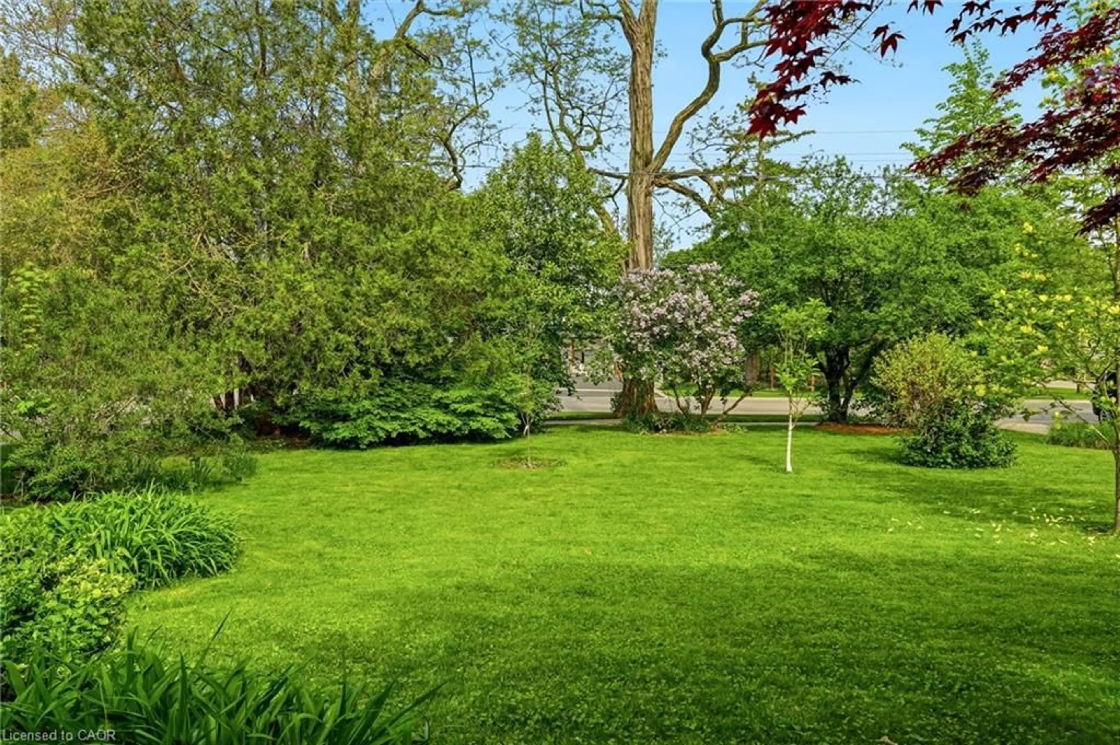 Patio, forest/trees view for 2074 Rebecca St, Oakville Ontario L6L 2A2